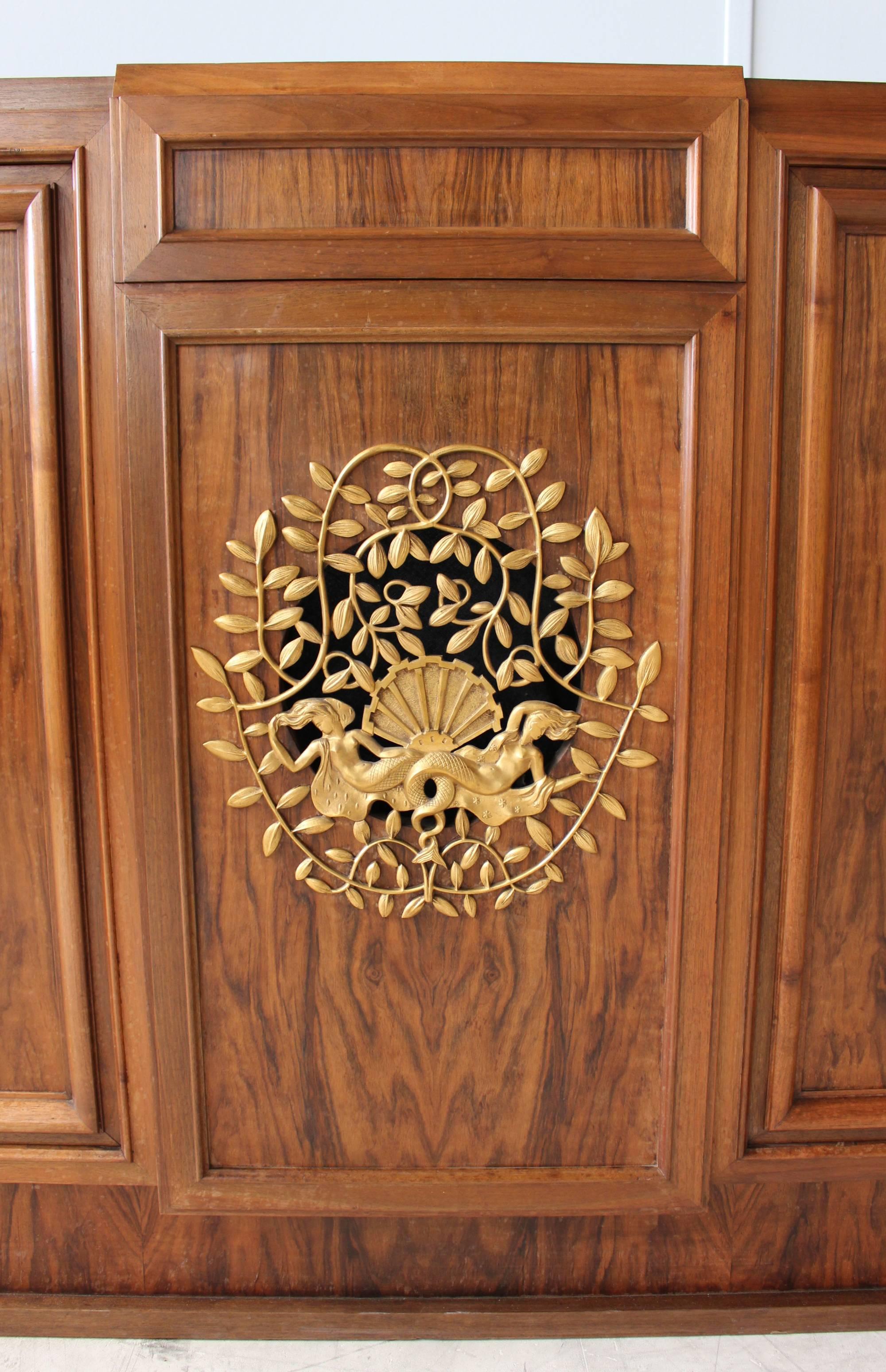 Feiner französischer Art-Déco-Musikschrank oder Sideboard aus Nussbaumholz von Jules Leleu (Französisch) im Angebot