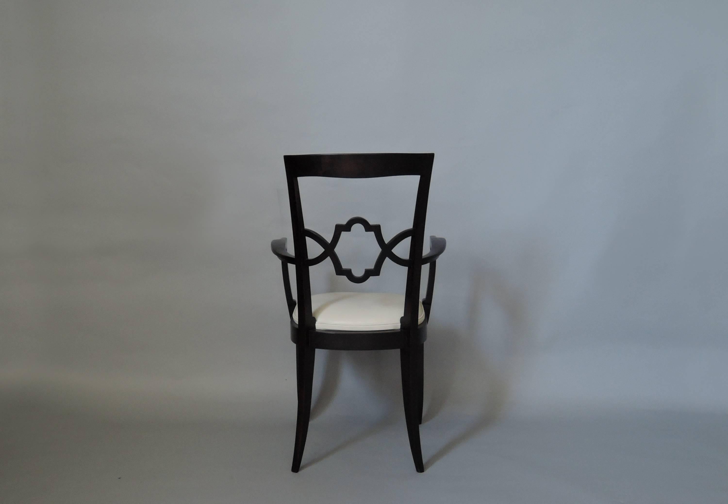 Set von 14 feinen französischen Art-déco-Esszimmerstühlen '12 Beistellstühle und 2 Armlehnen' (Leder) im Angebot