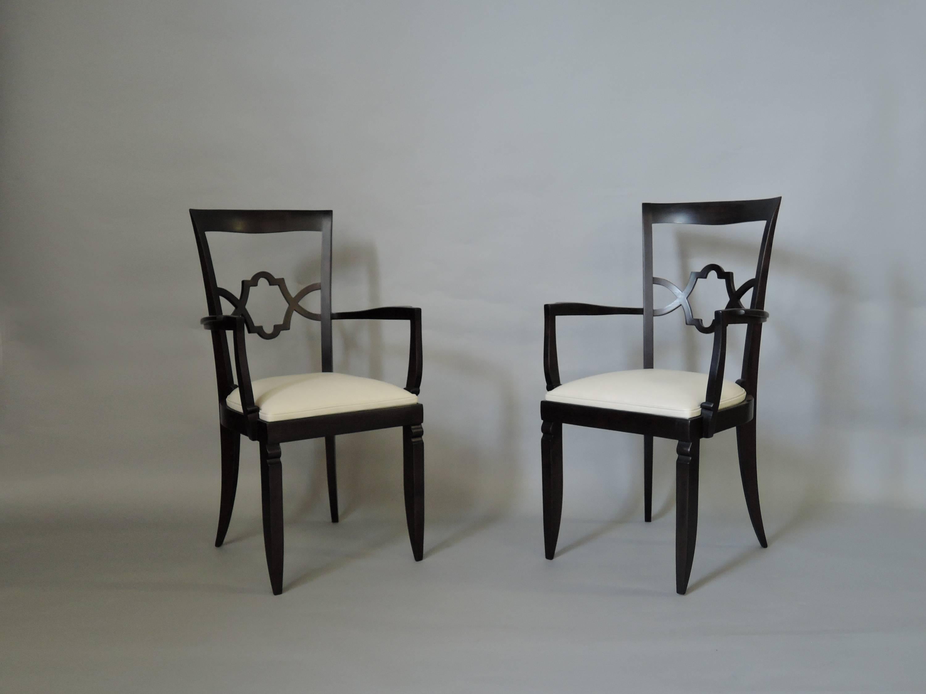 Francese Set di 14 raffinate sedie da pranzo francesi Art Deco '12 laterali e 2 a braccio' in vendita