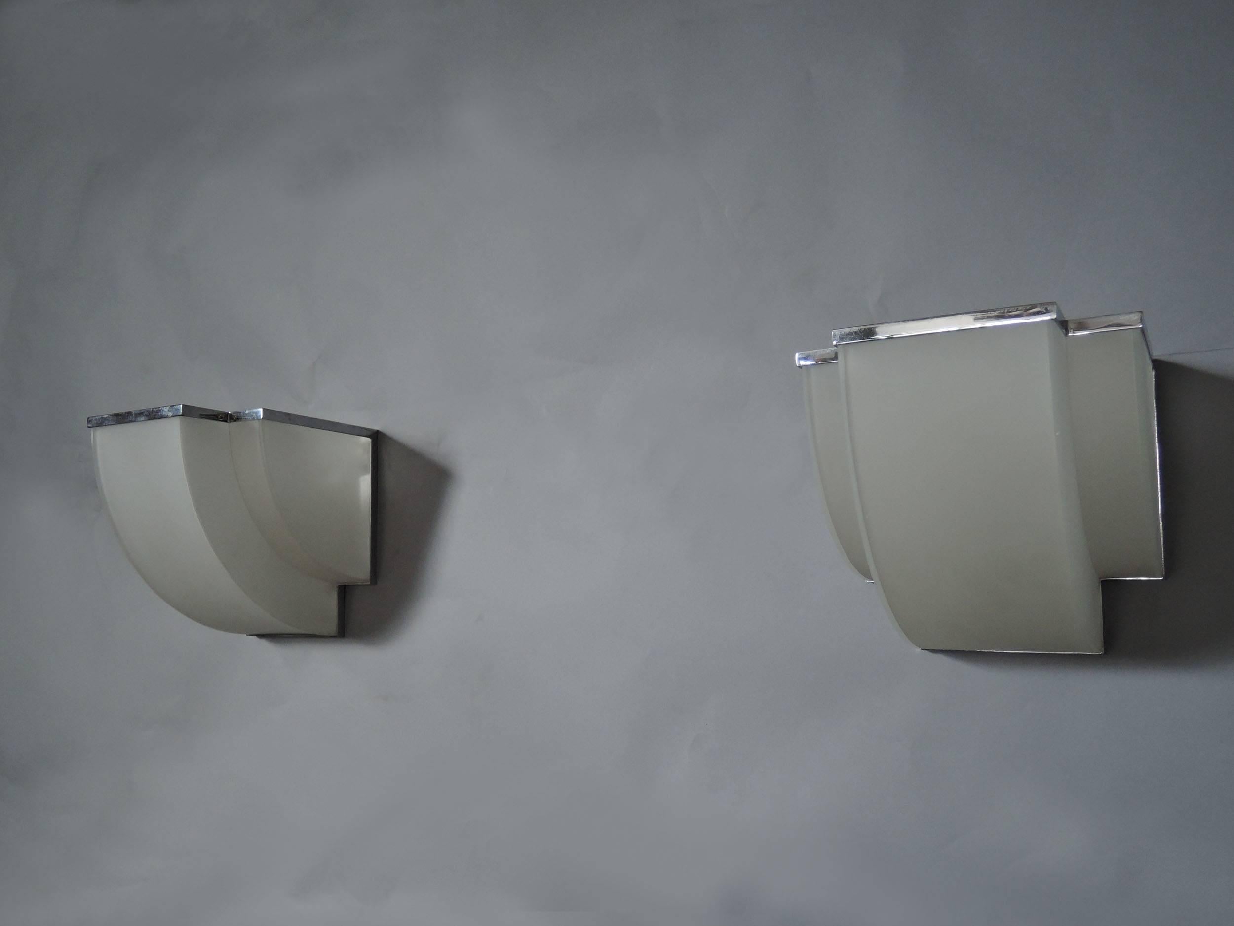 Mid-20th Century Pair of Fine French Art Deco Frosted Glass and Chrome Sconces by Perzel For Sale