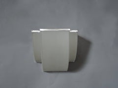 Coppia di raffinate lampade Art Deco francesi in vetro smerigliato e cromo di Perzel