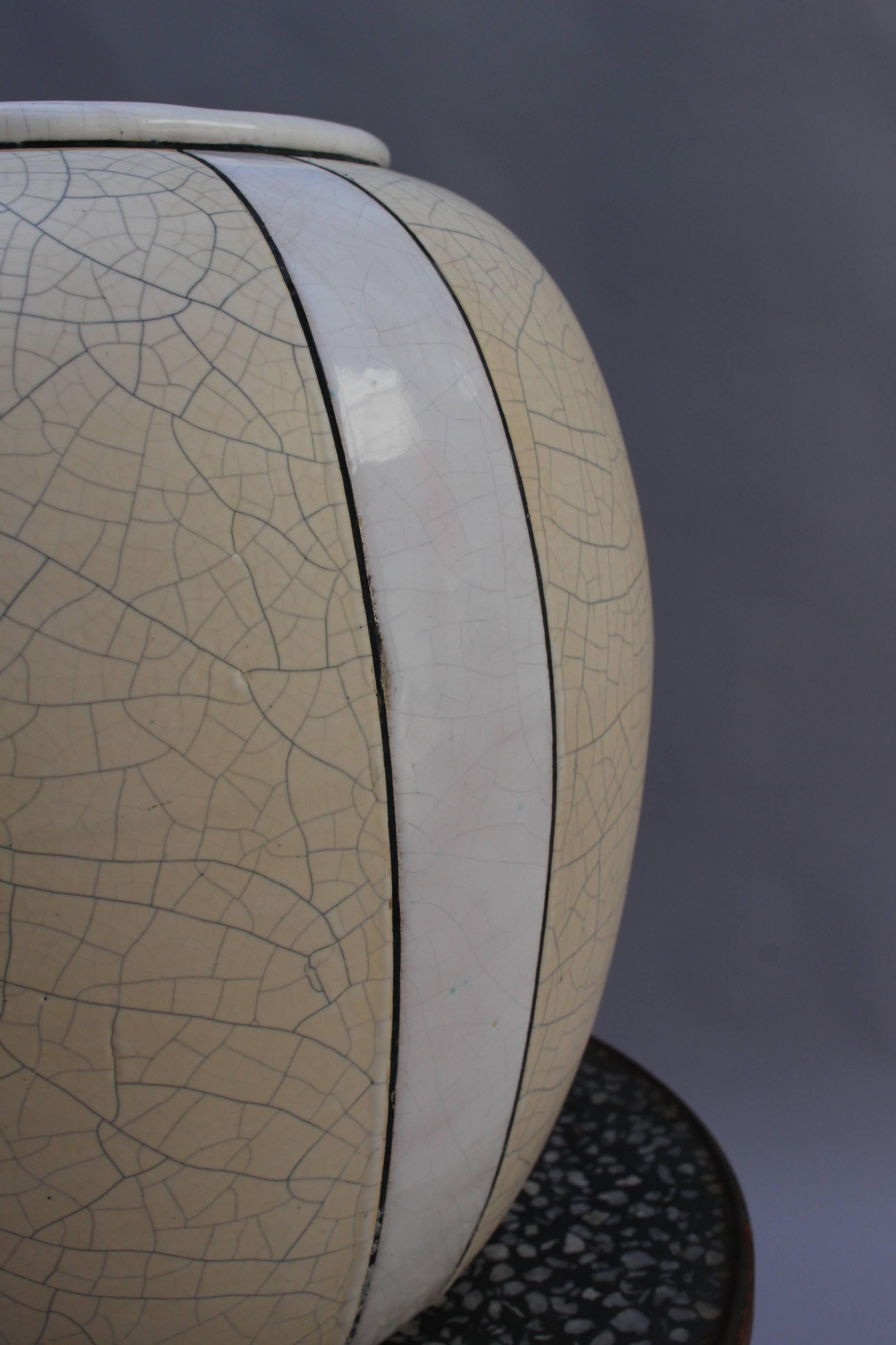 Milieu du XXe siècle Vase en céramique Craquelé Art Déco par Atelier Pomone pour Le Bon Marché