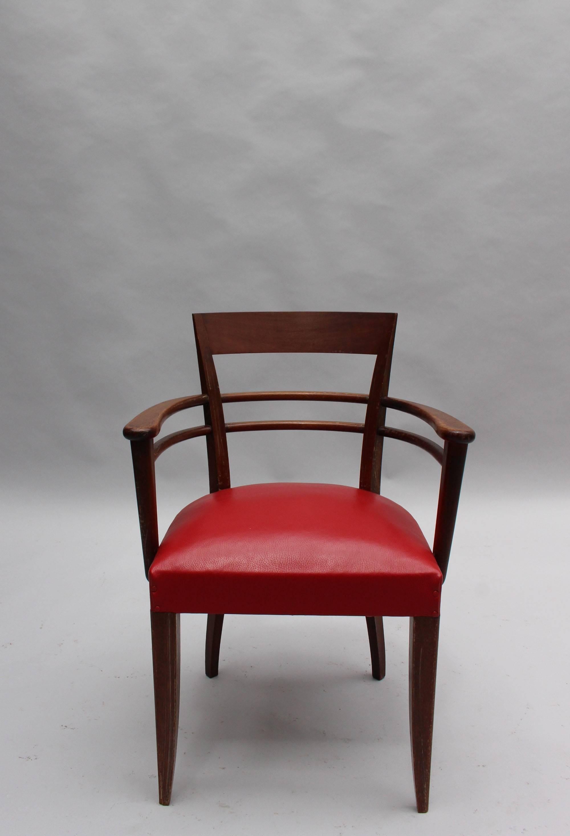 Set von 10 feinen französischen Art-Déco-Mahagoni-Esszimmerstühlen (8 Seiten und 2 Armlehnen) im Zustand „Gut“ im Angebot in Long Island City, NY