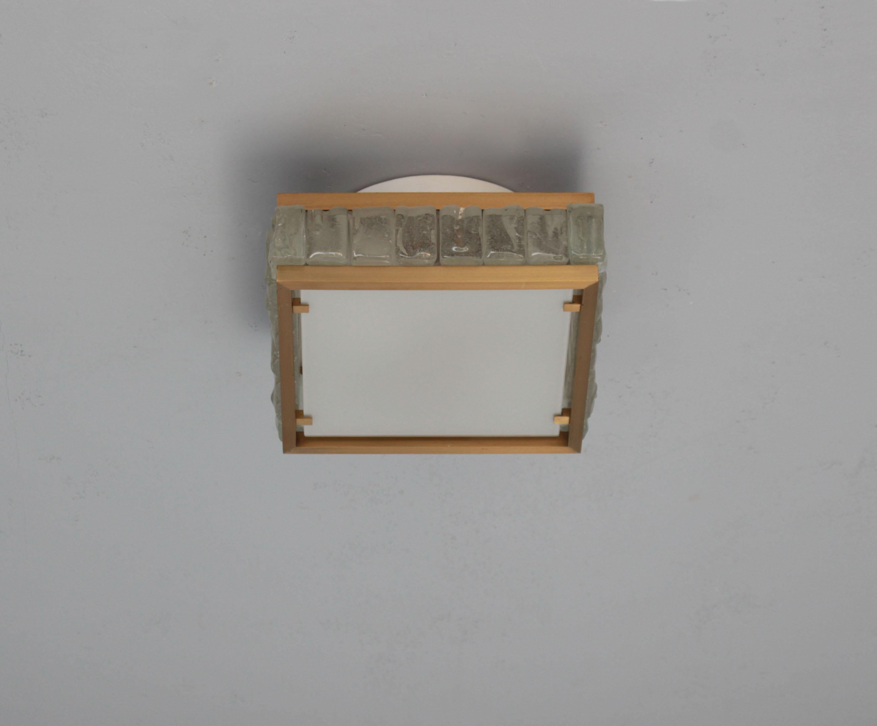 Français Plafonnier en laiton et verre à collier de reine carré des années 1950 par Perzel en vente