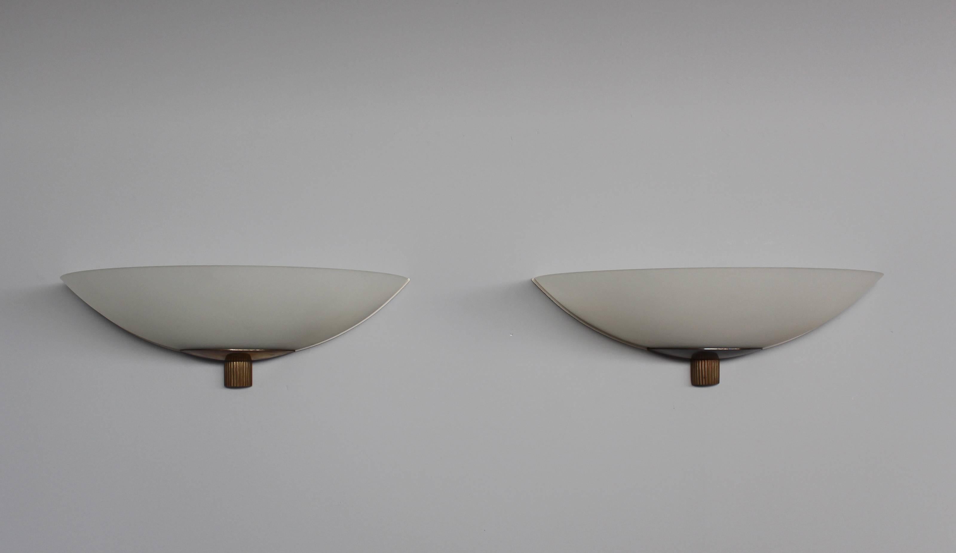 A Pair of Fine French Art Deco Frosted Glass and Bronze Sconces For Sale 1