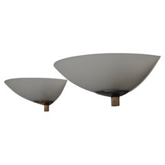 Coppia di raffinate applique francesi Art Déco in vetro smerigliato e bronzo