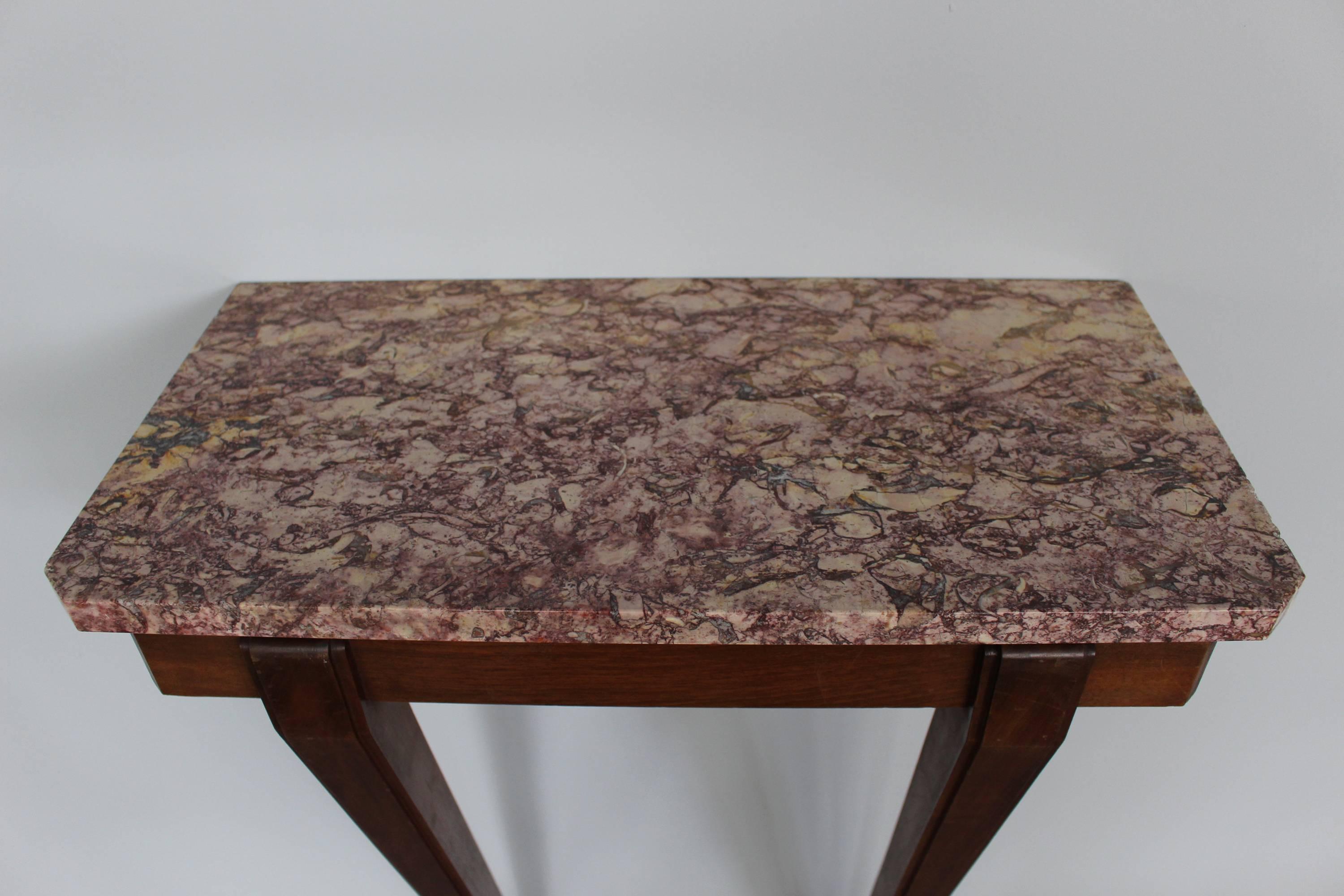 Metà XX secolo Una raffinata console francese in mogano Art Déco con piano in marmo in vendita