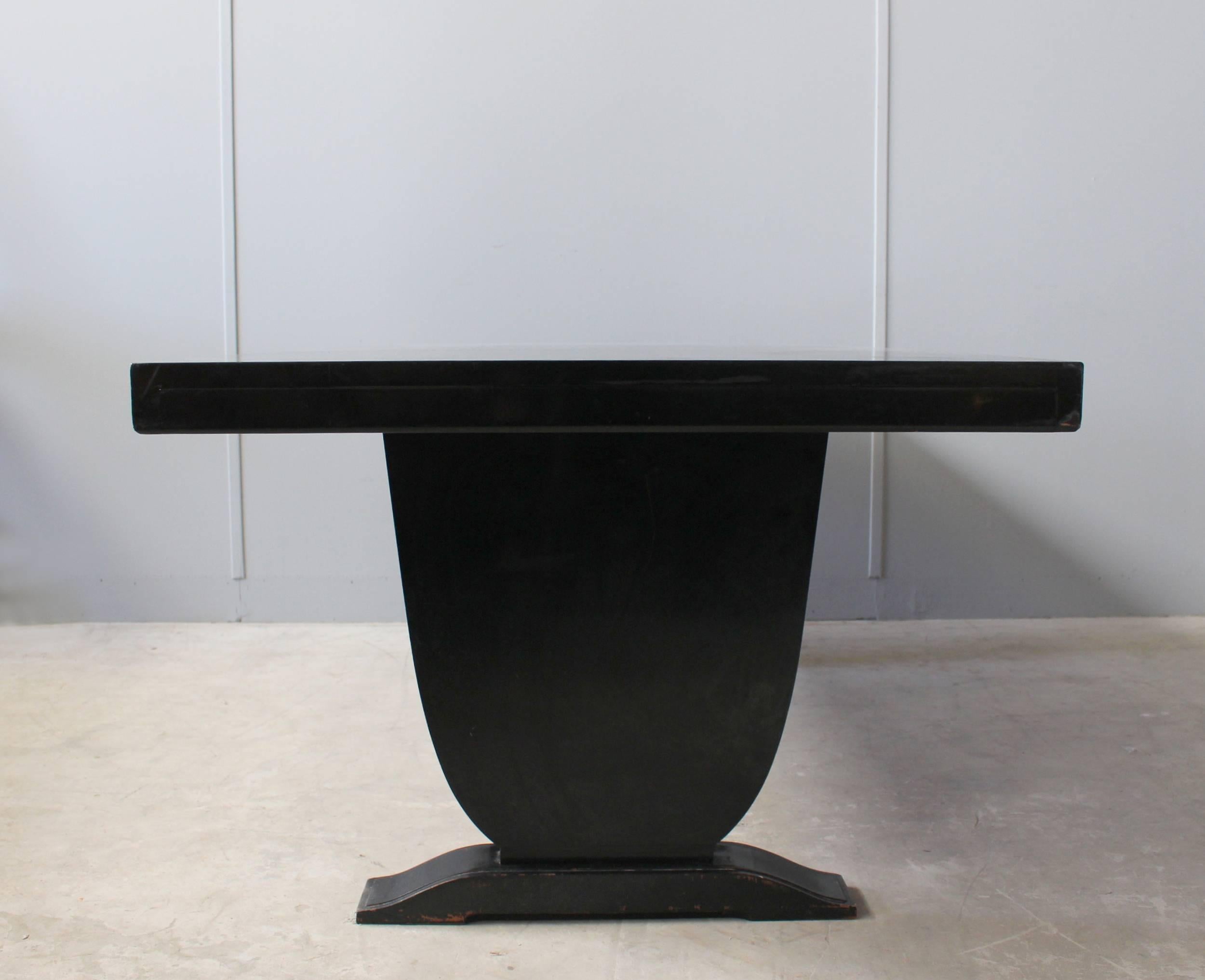 A Fine French Art Deco Black Lacquered Dining Table 2