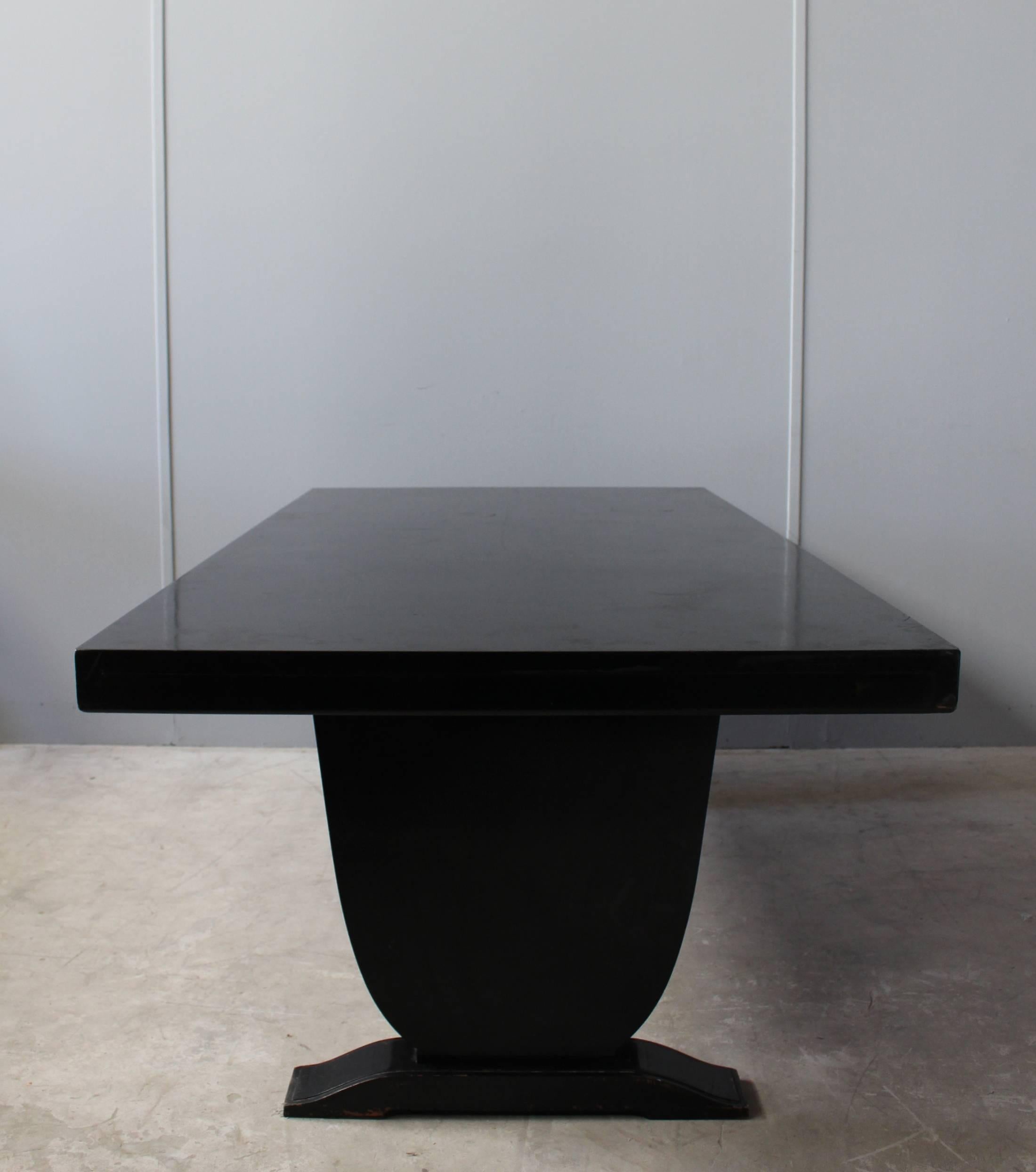 A Fine French Art Deco Black Lacquered Dining Table 1