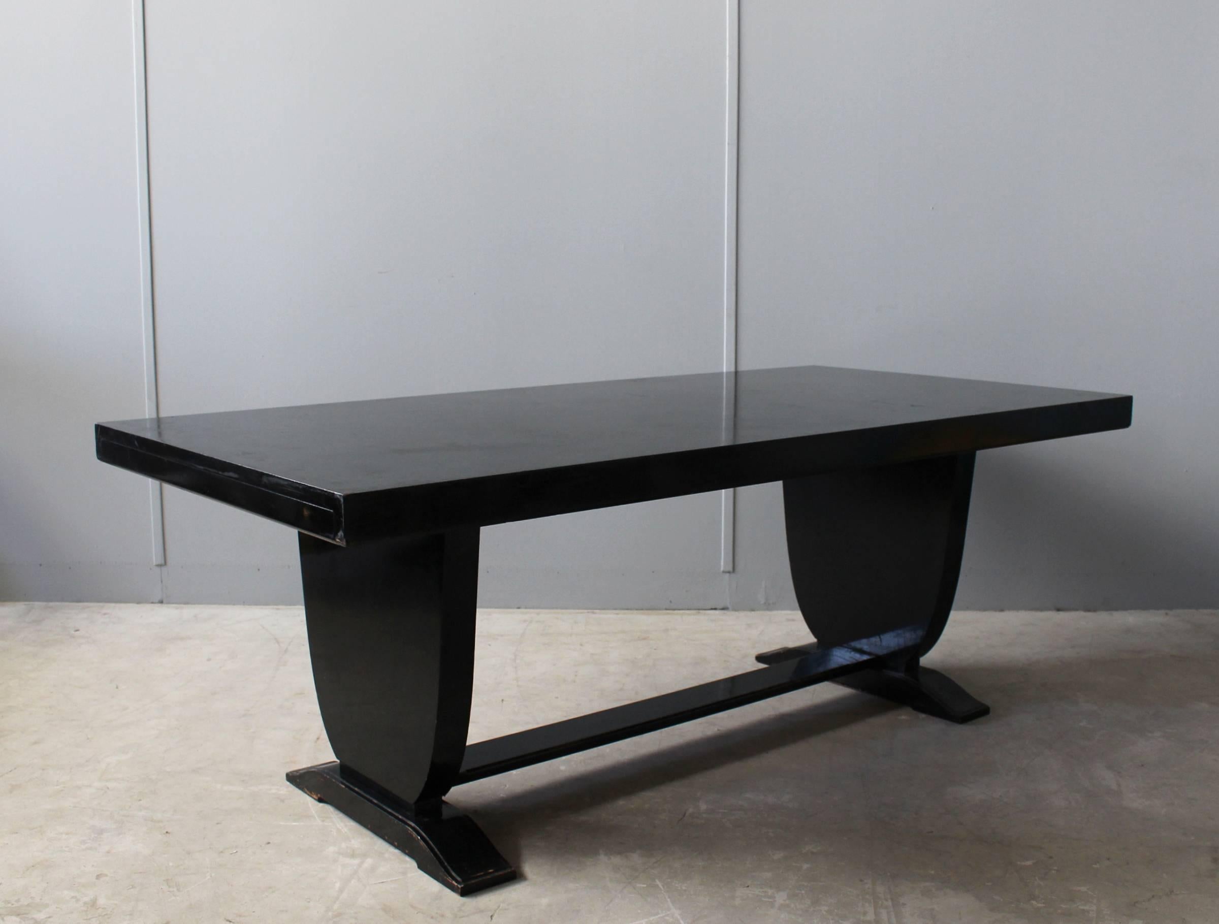 Mid-20th Century A Fine French Art Deco Black Lacquered Dining Table