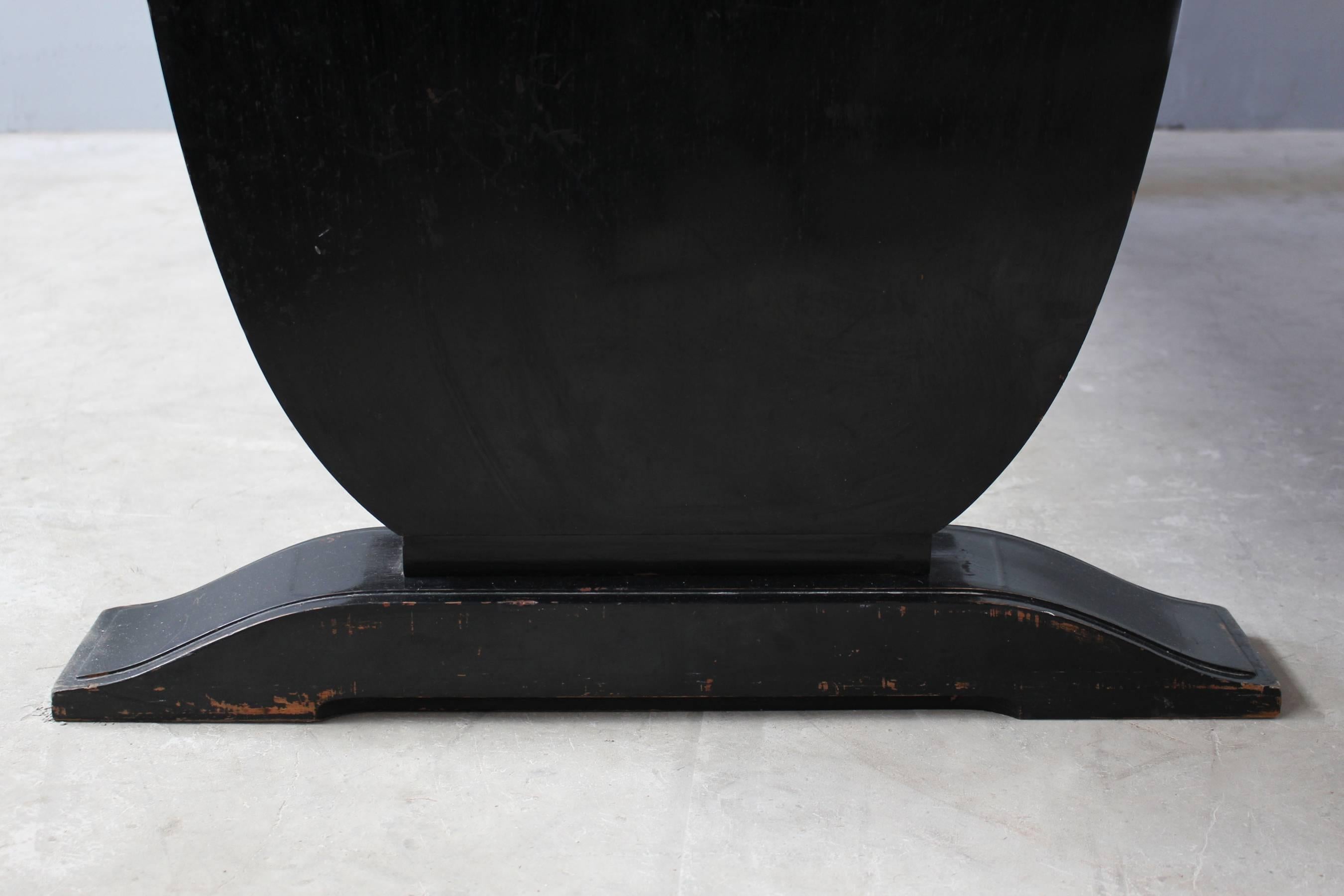 A Fine French Art Deco Black Lacquered Dining Table 7