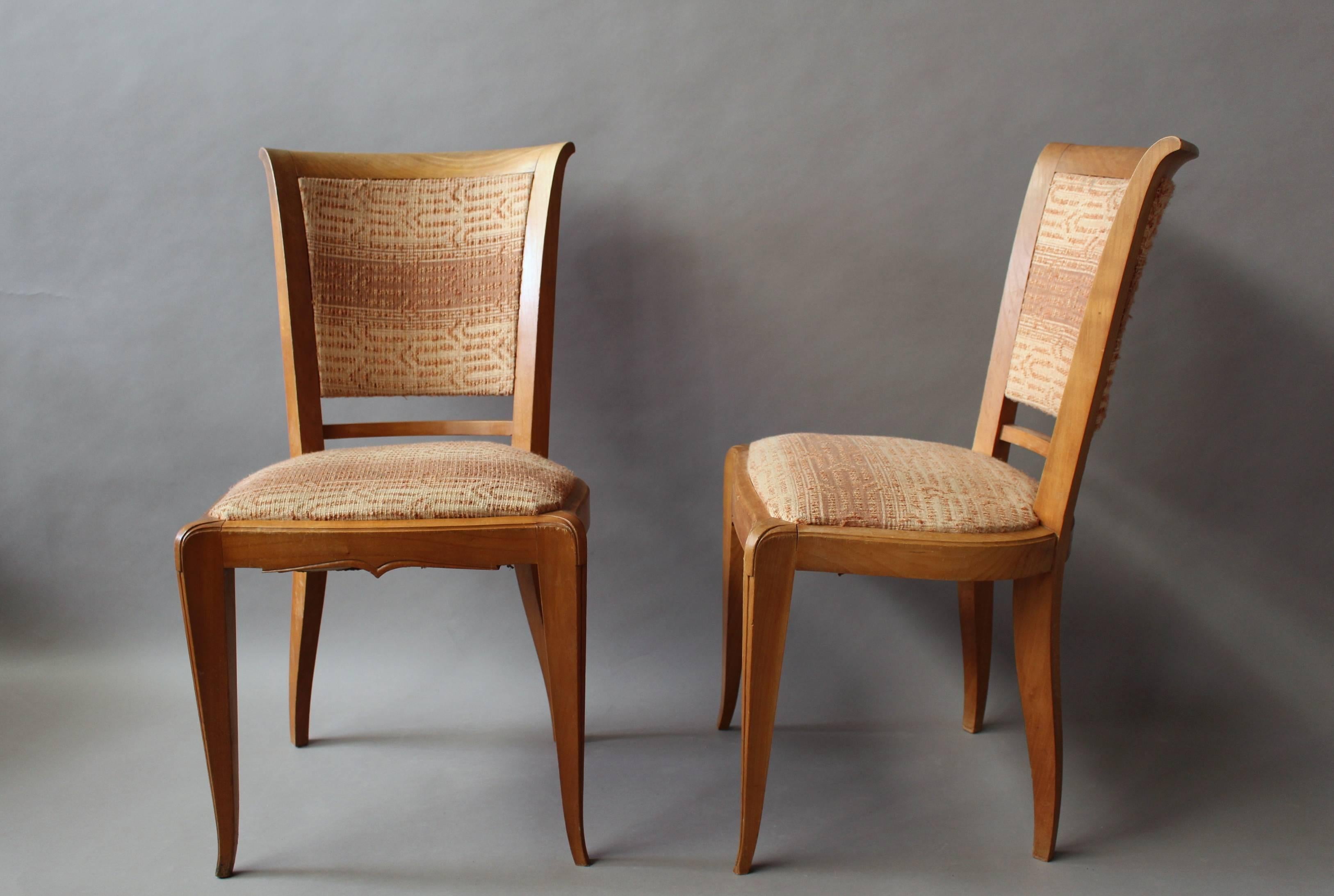 Set von 8 feinen französischen Art-Déco-Esszimmerstühlen aus Kirschbaumholz (Art déco) im Angebot