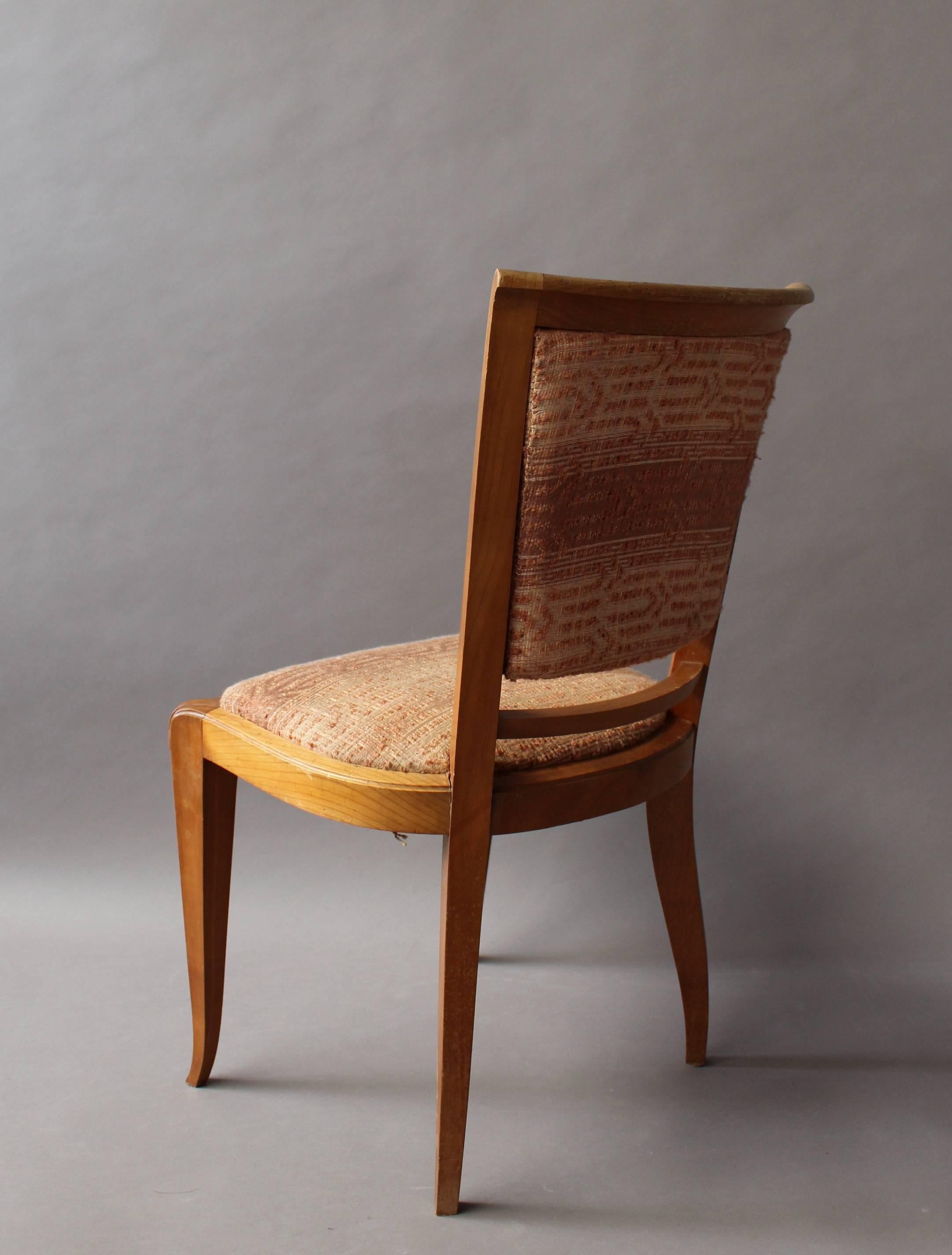 Set von 8 feinen französischen Art-Déco-Esszimmerstühlen aus Kirschbaumholz (Kirsche) im Angebot