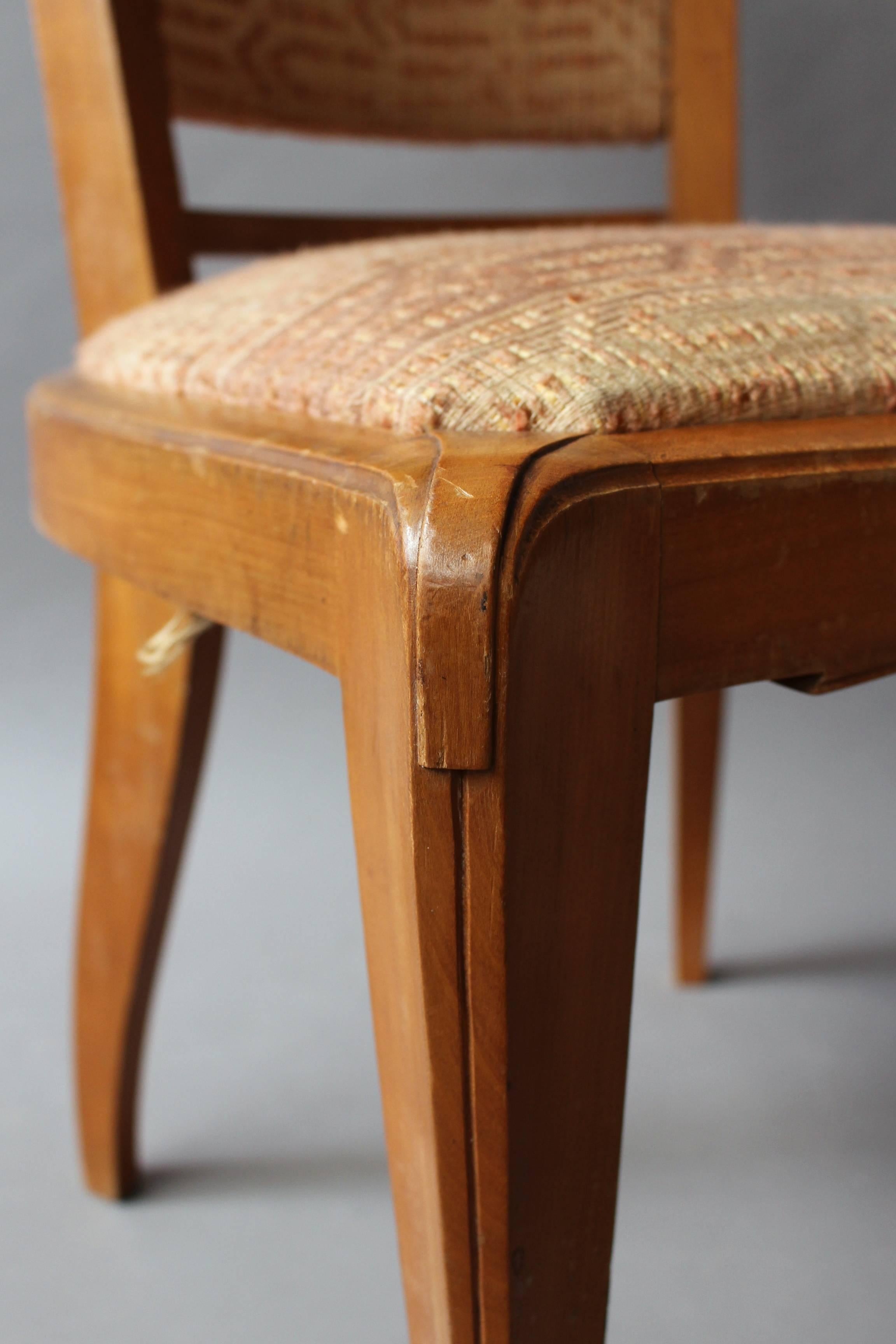 Set von 8 feinen französischen Art-Déco-Esszimmerstühlen aus Kirschbaumholz im Angebot 3