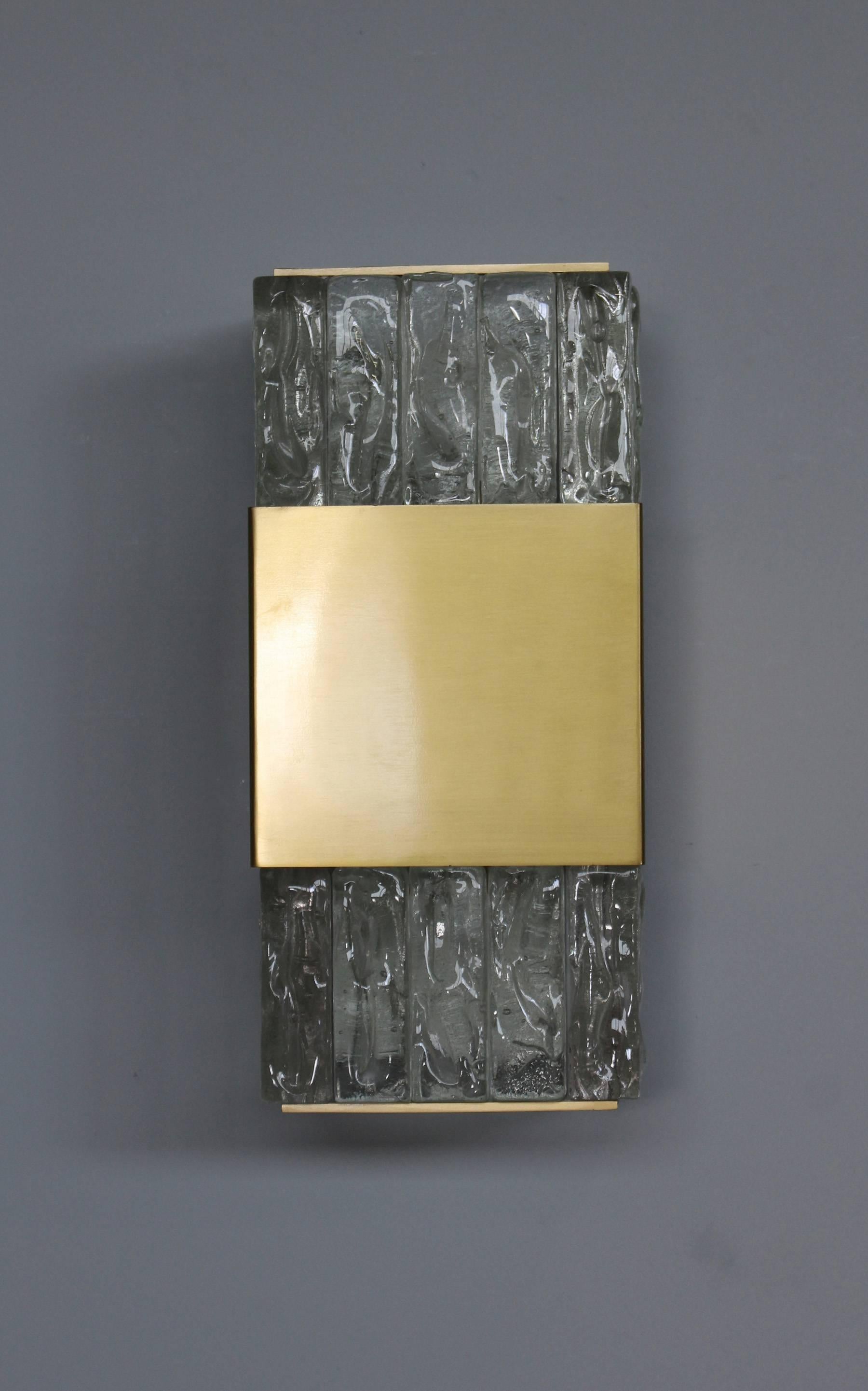 Plaqué 2 Appliques Art Déco françaises en plaques de bronze et de verre par Perzel en vente