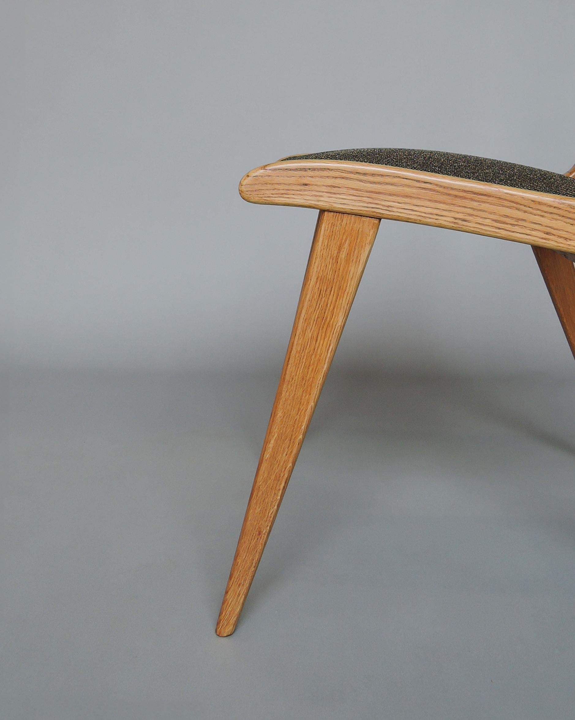 Ensemble de 6 chaises de salle à manger en chêne français du milieu du siècle par Roset en vente 3