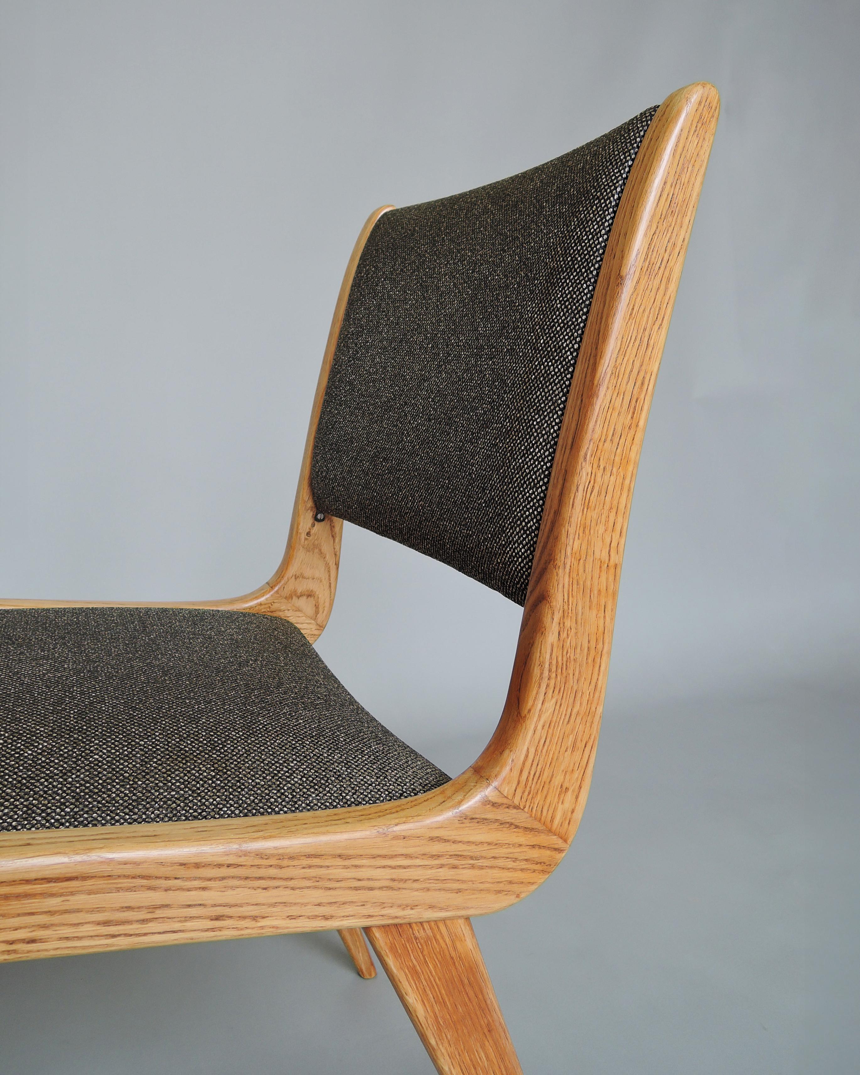 Ensemble de 6 chaises de salle à manger en chêne français du milieu du siècle par Roset en vente 4