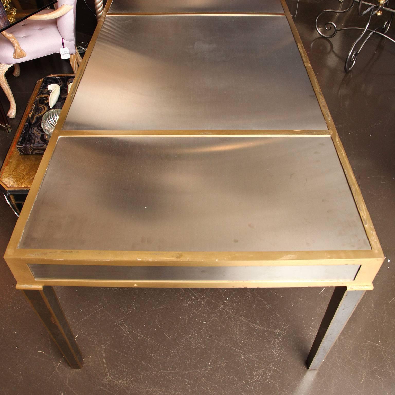 JOHN VESEY (1925-1992)
Large partner’s desk in brushed steel and bronze with six drawers and tapered legs. There are two small and one large drawers on either side.
American, 1965

PROVENANCE
Estate of Sam and Grayson Hall, Wildercliff,