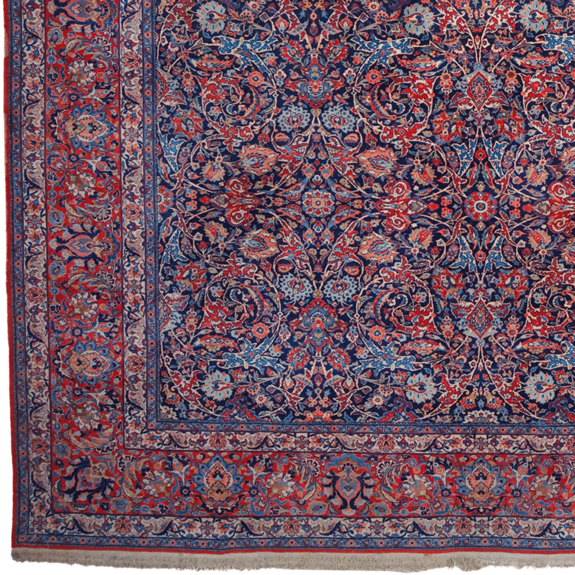 Dieser seltene Keshan-Teppich aus dem späten 19. Jahrhundert repräsentiert perfekt die Eleganz, die symmetrischen Details und die Handwerkskunst von Keshan, einem der klassischen Zentren der Teppichweberei im Iran. Dieser handgewebte Teppich ist