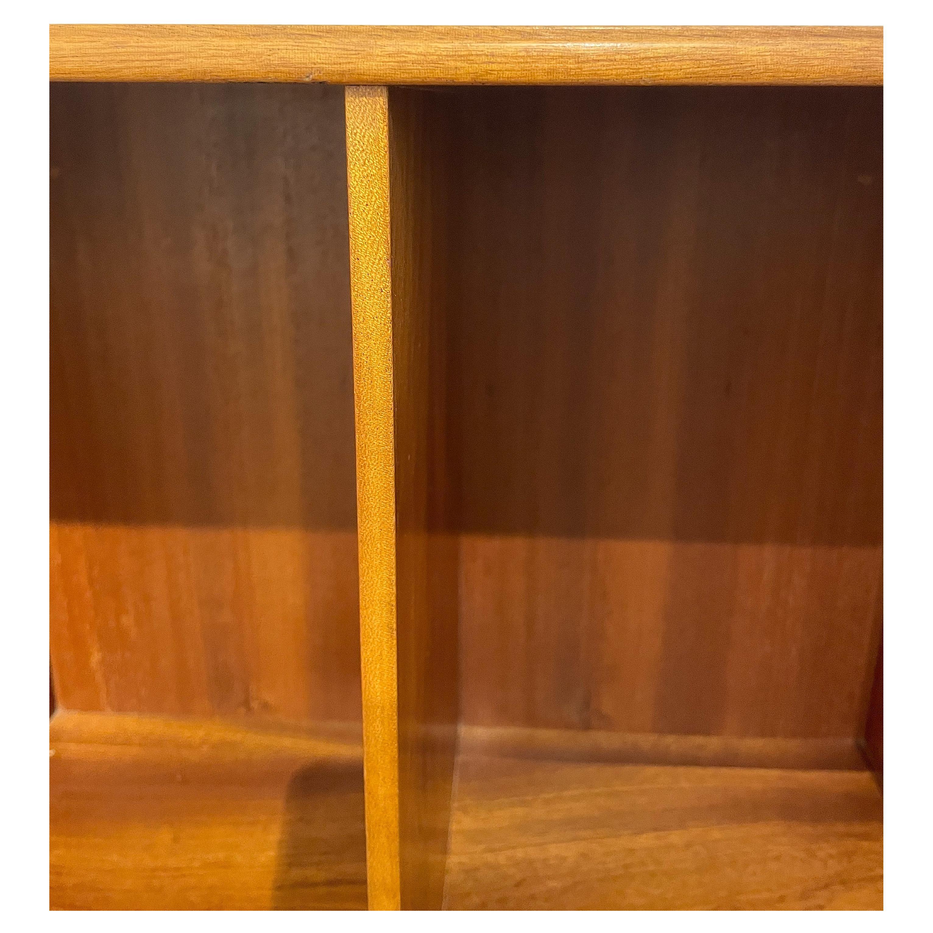 Mid-Century moderno Libreria in mogano di Mogens Koch in vendita