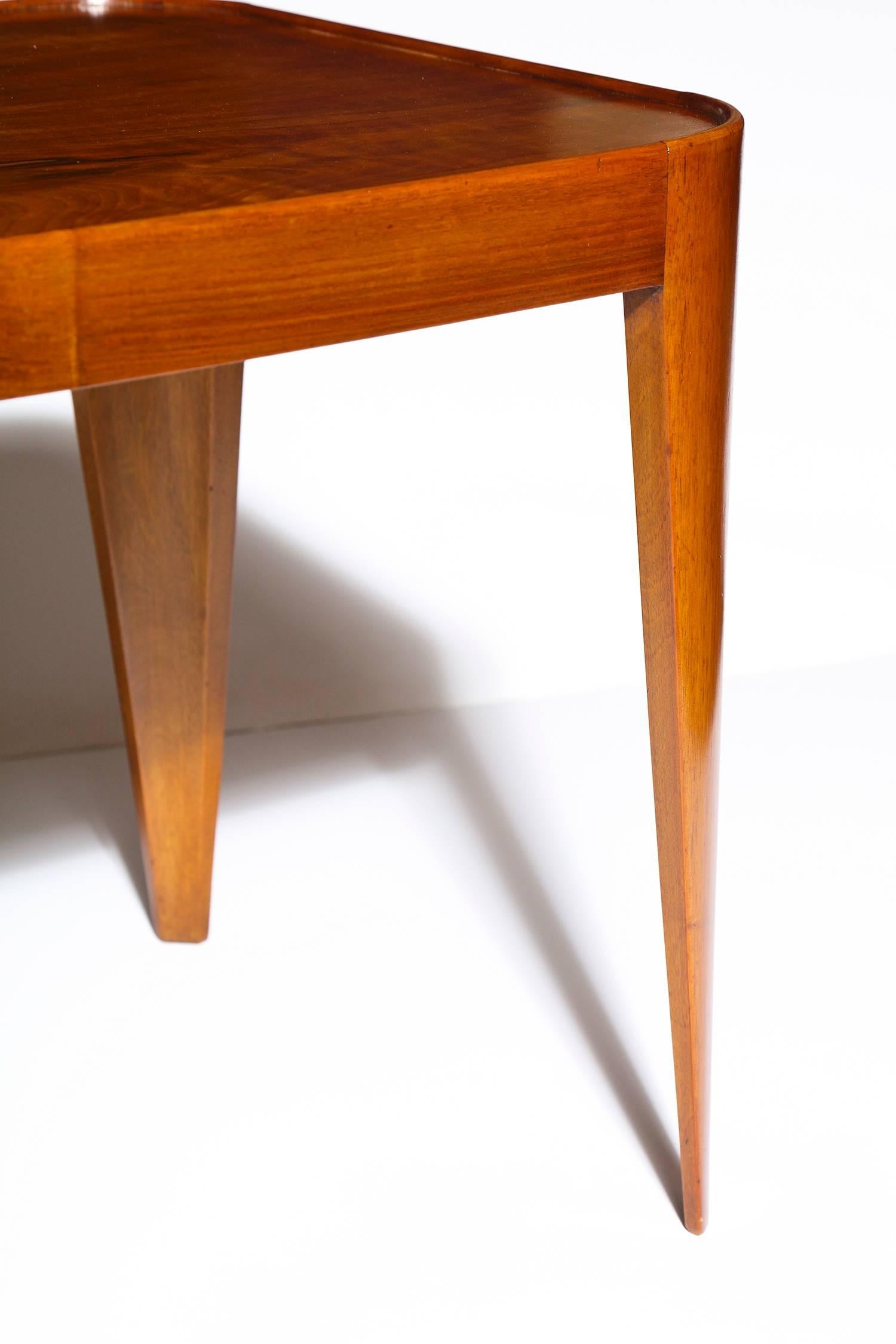 Gio Ponti low table for Casa & Giardino, rectangular table with four tapered and curved legs. Mahogany with crotch burl top and gallery edge. Recently restored, this table comes with a “Certificate of Authenticity” from the Gio Ponti Archives.