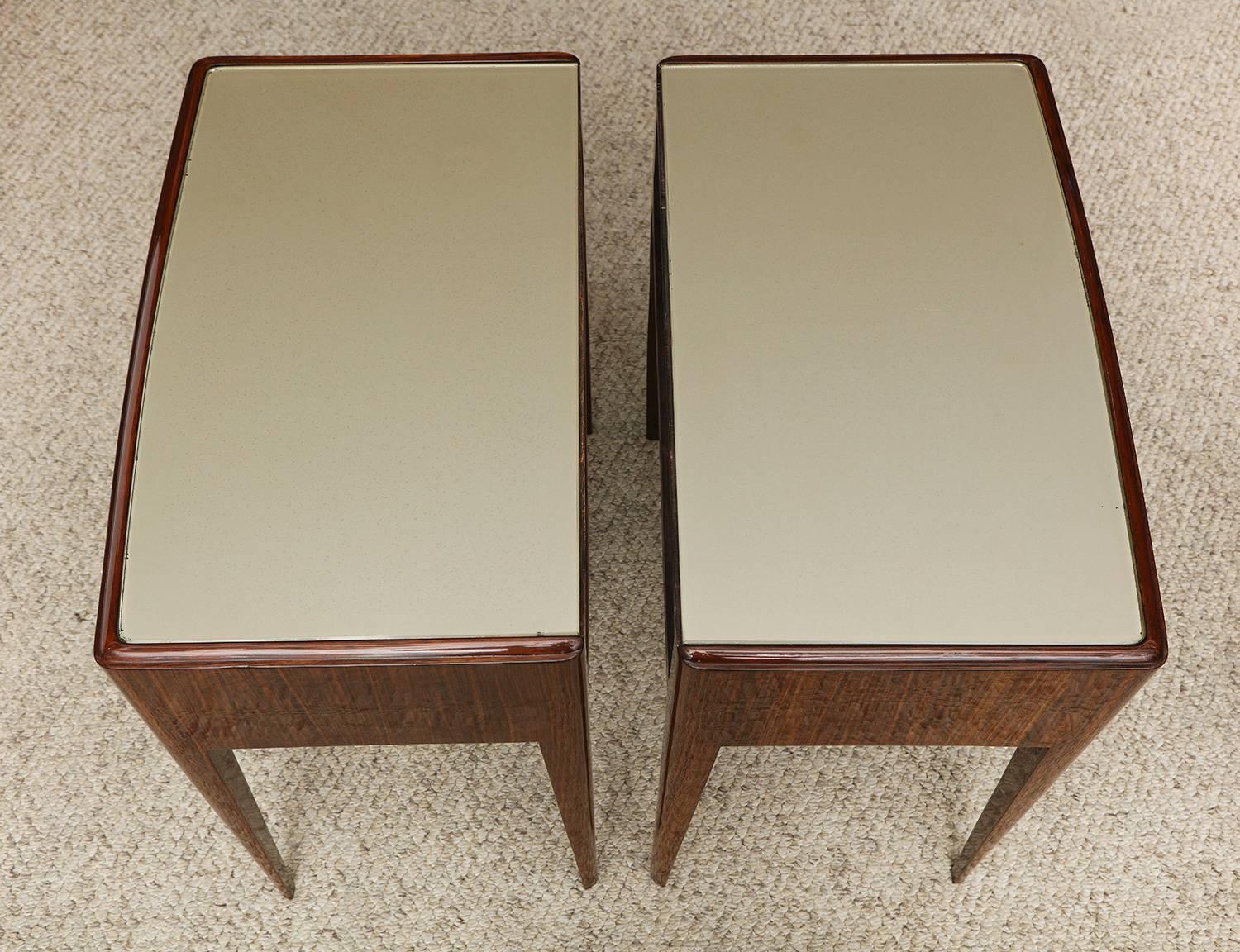 Mid-Century Modern Pair of Elegant Nightstands by Paolo Buffa