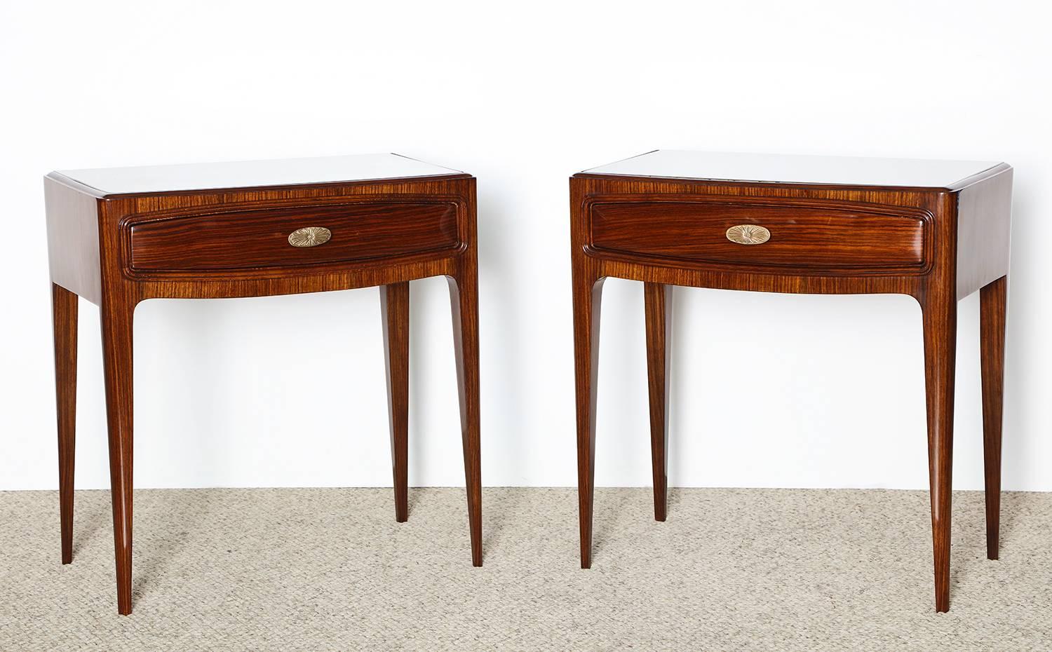 Italian Pair of Elegant Nightstands by Paolo Buffa