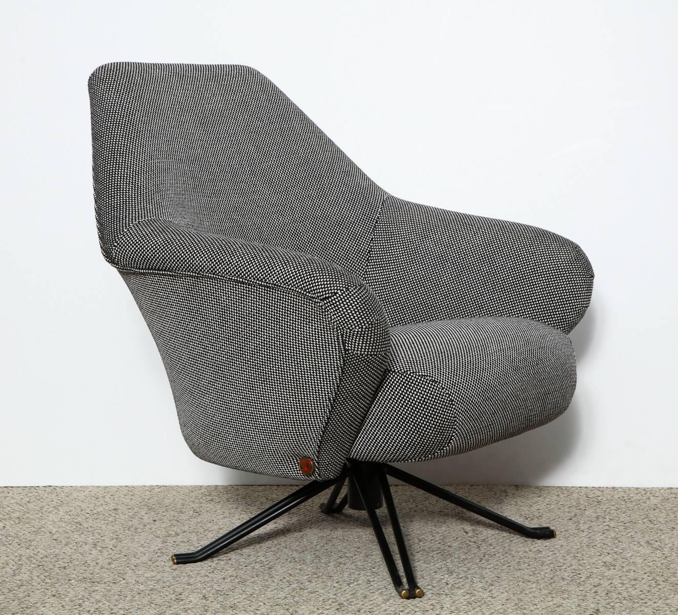 P32 lounge chair by Osvaldo Borsani for Tecno. Architectural chair with swivel base. Black painted metal legs with brass tips, and vintage Tecno fabric. Signed on base and Tecno emblems on sides.