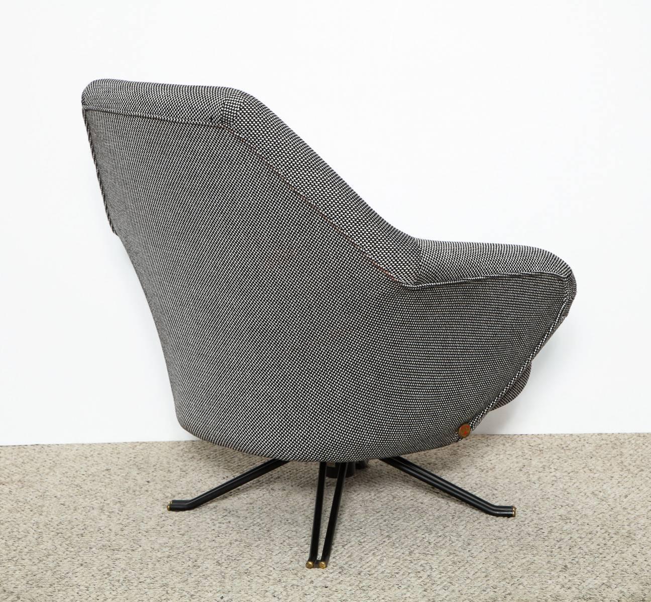 Osvaldo Borsani P32 Lounge Chair 1