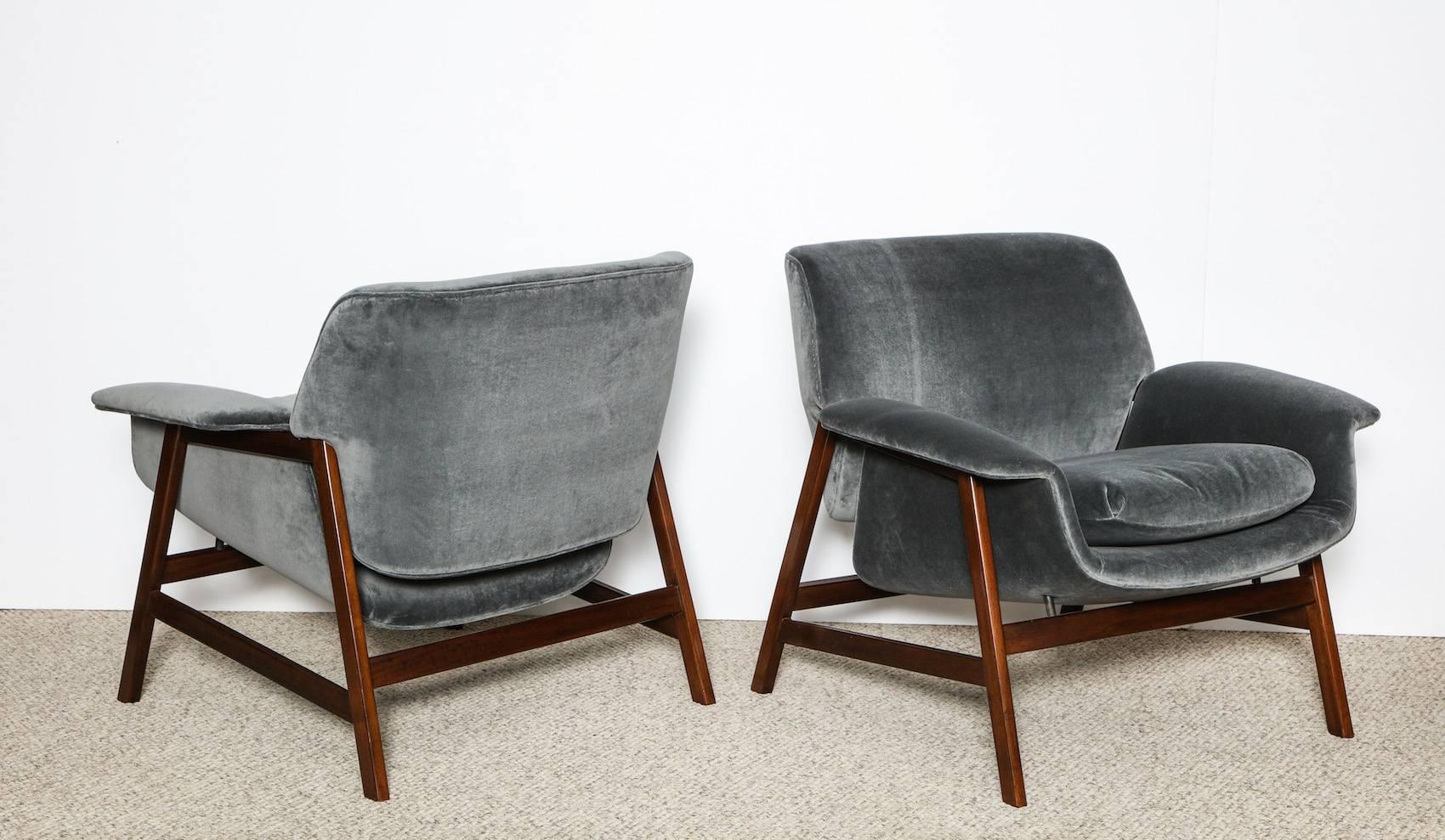 Gianfranco Frattini Lounge Chairs In Excellent Condition In New York, NY
