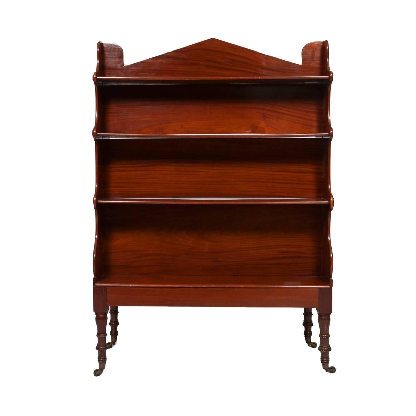 Early 19th century Georgian mahogany double-sided bookcase by Gillows of Lancaster. On castors.