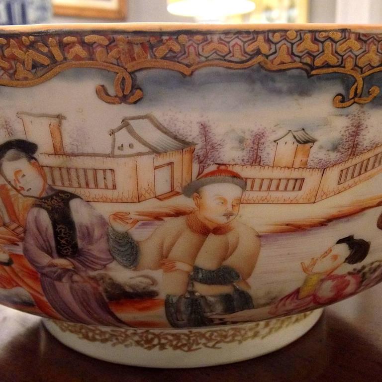 Hand-Painted Chinese Export Qing Qianlong Famille Rose Medallion Porcelain Bowl For Sale