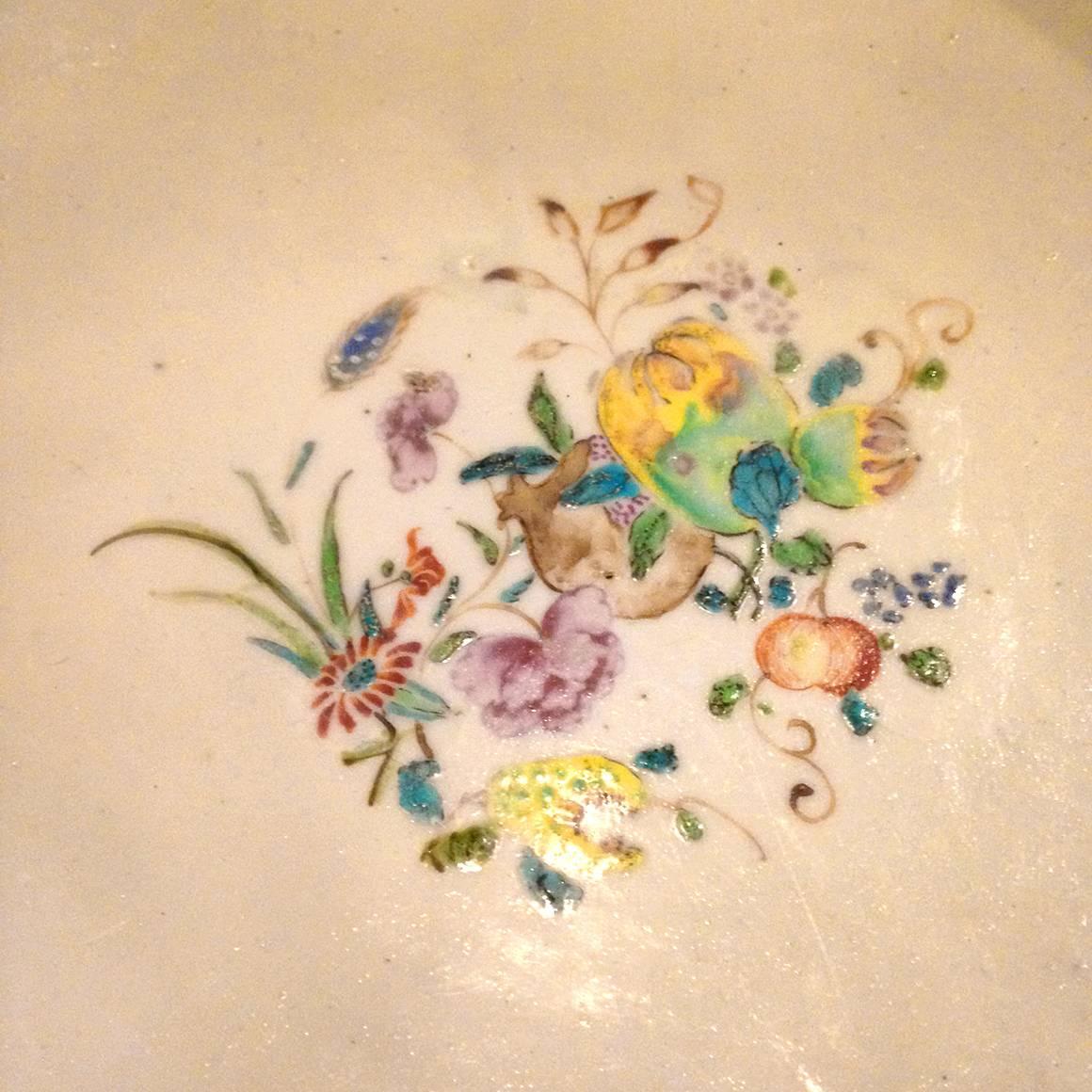 Cuenco de porcelana de exportación china Qing Qianlong Famille Rose Medallion en venta 1