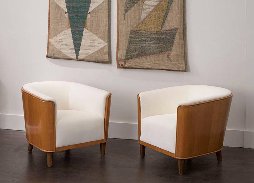 Excellent condition; elegant mahogany and newly upholstered chairs made for Bodafors, Sweden, circa 1935.

Oscar Nilsson
Pair of chairs for Bodafors, Sweden, circa 1935
Mahogany, upholstery
Measure: 27.5 H x 29 W x 31.5 D inches.