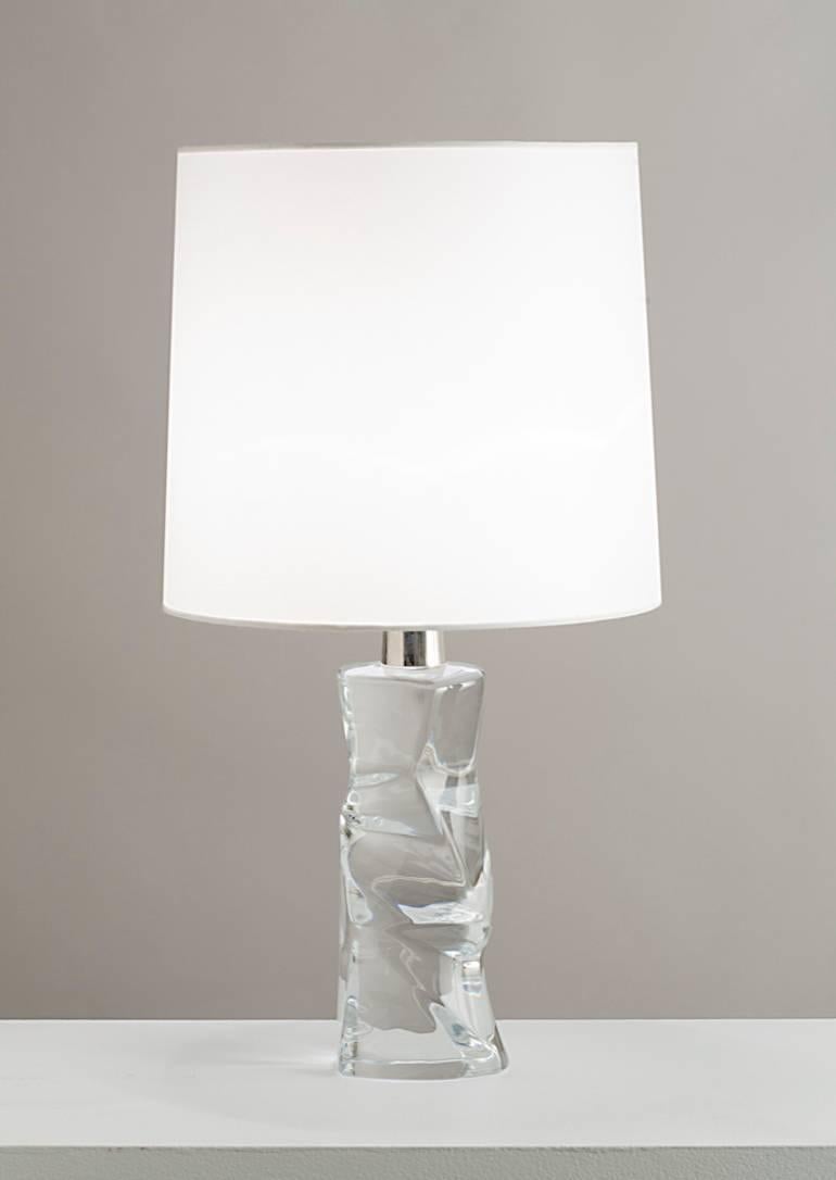 Beautiful single table lamp by Swedish designer Olle Alberius for Orrefors, circa 1970.

Newly rewired with new shade, excellent condition. 

OLLE ALBERIUS (Swedish 1926- 1993)
Glass Lamp, ca.1960
Orrefors
14