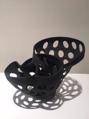 Kleiner Korb III von Kristina Riska 2016, Keramik mit Aluminium-Oxide-Slipglasur