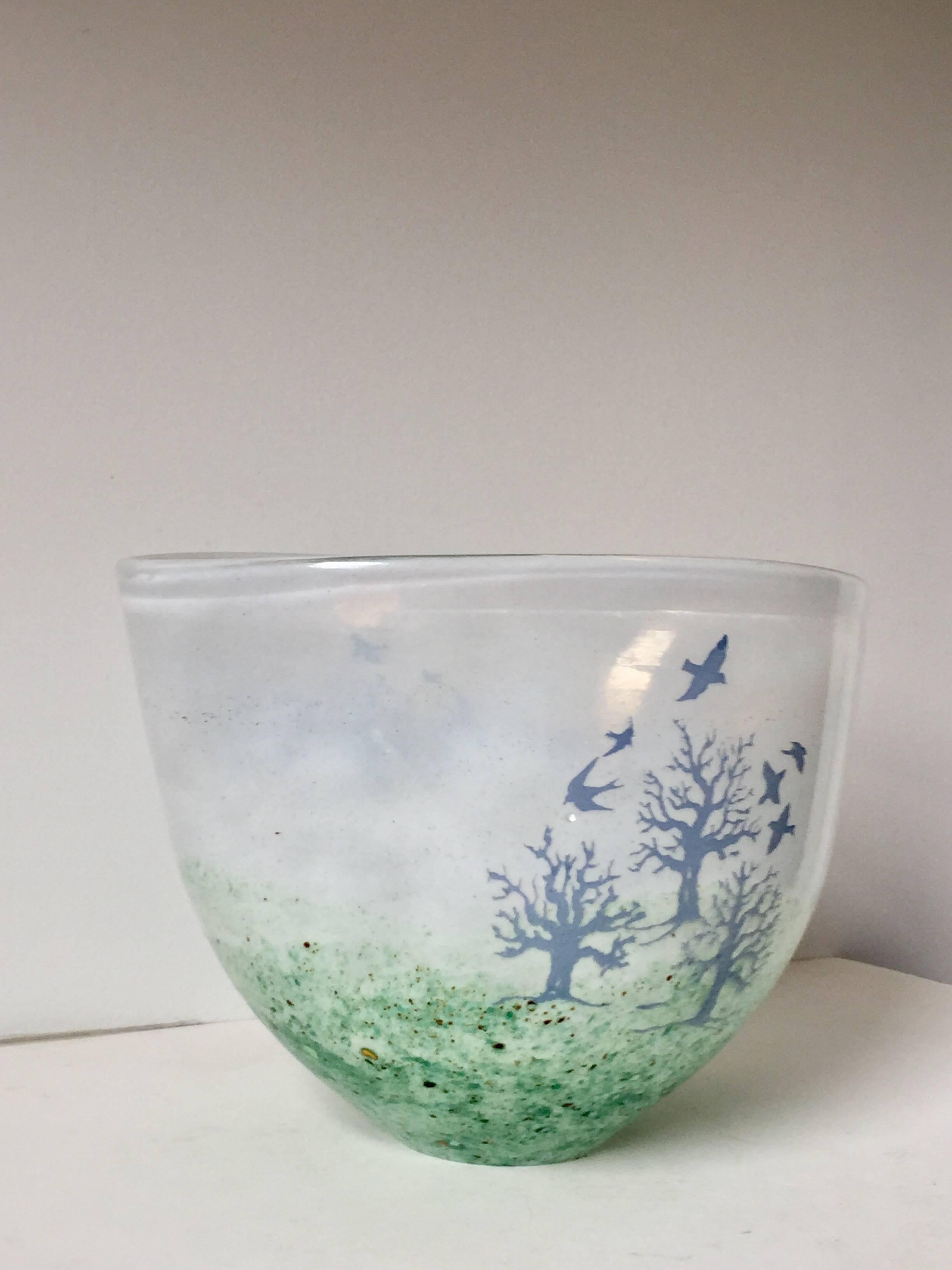 A beautifully detailed vase / bowl with a reverse painted design and an opaque luster to the glass by Kjell Engman for Kosta Boda
Modern organic design.
this series was called Autumn Oktober series