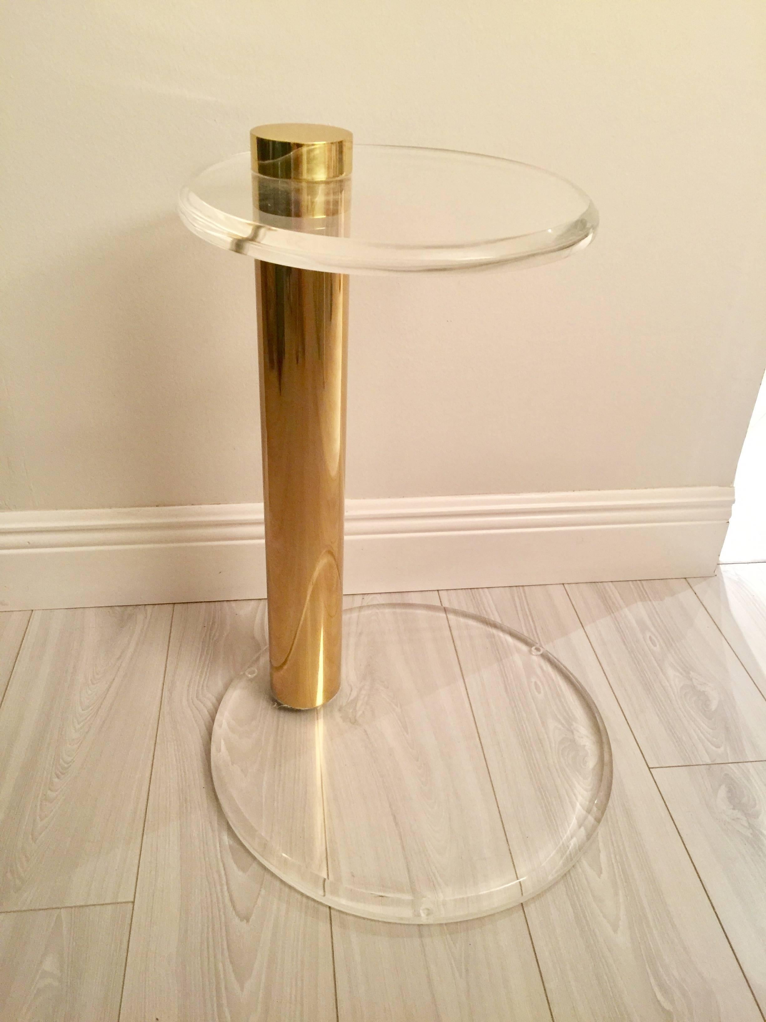 A simple elegant drinks/occasional table of Lucite and brass.
Clean simple elegant design in the style of Karl Springer.
Great combination of materials and beautifully scaled.
Measure: Base is 12