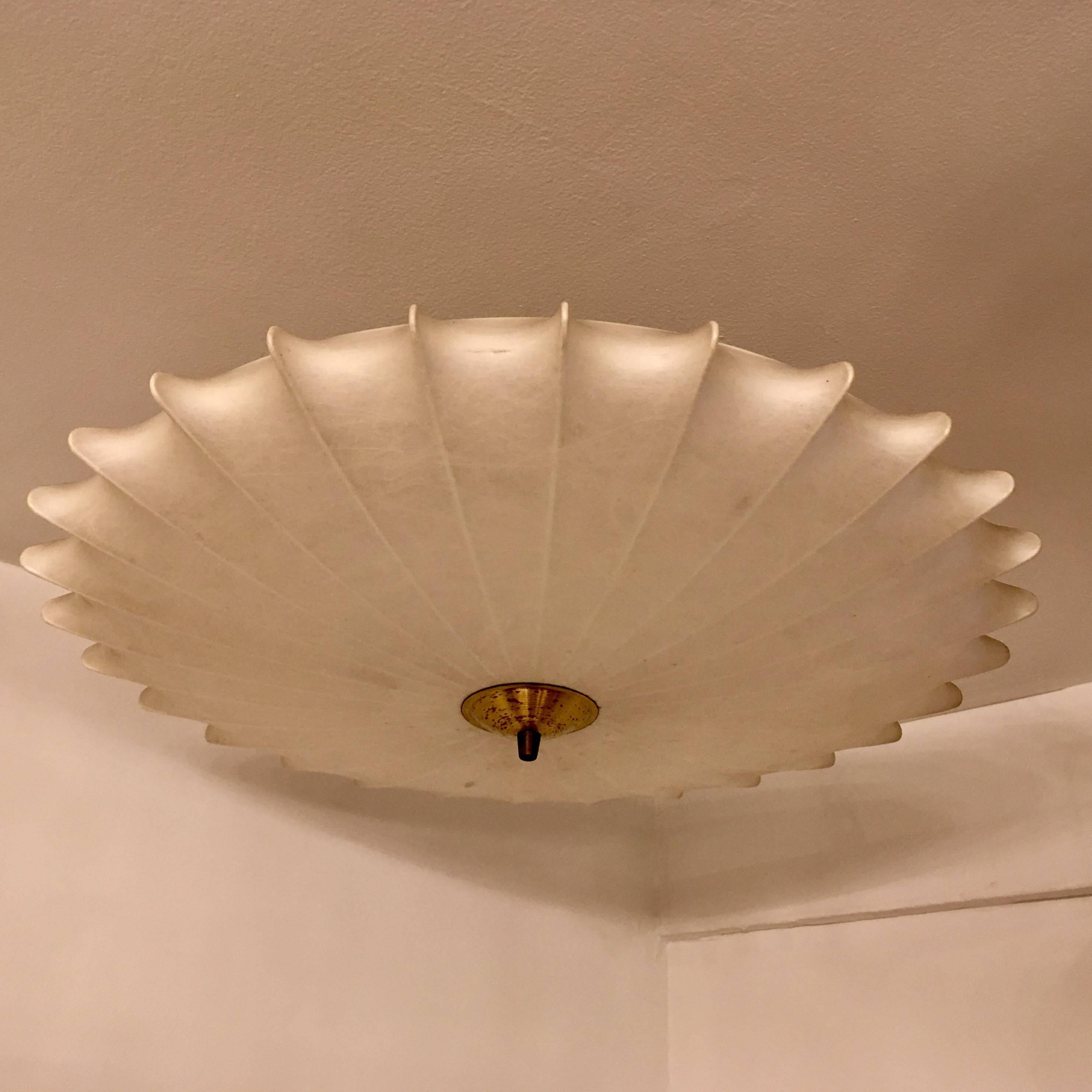 A wonderful spun resin 1960s Italian sculptural flush ceiling light with an aged brass finial. Newly rewired.