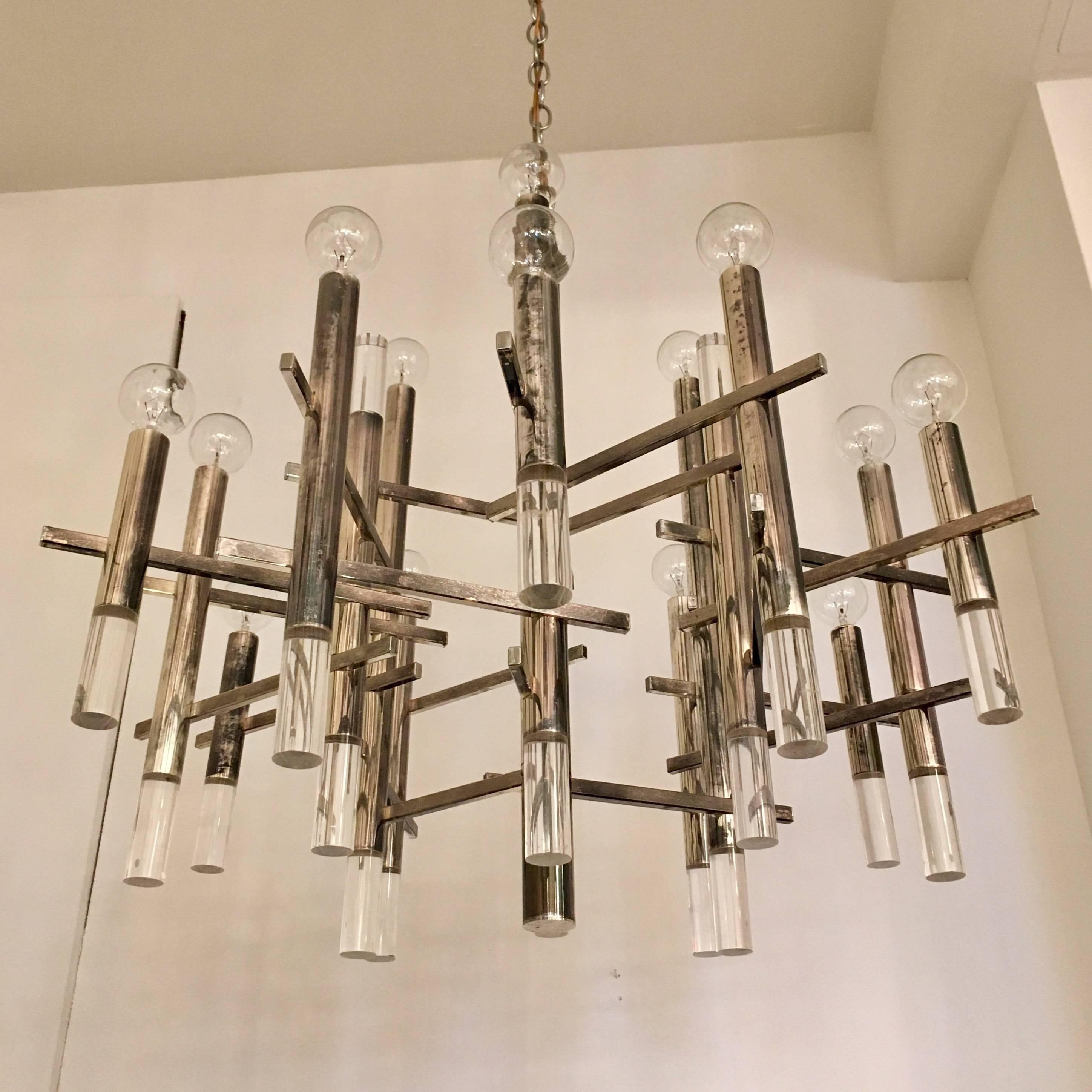 A great 1960s Italian chandelier composed of polished chrome and Lucite fixture with sixteen-light sources made by the famed lighting company, Sciolari. Newly rewired.