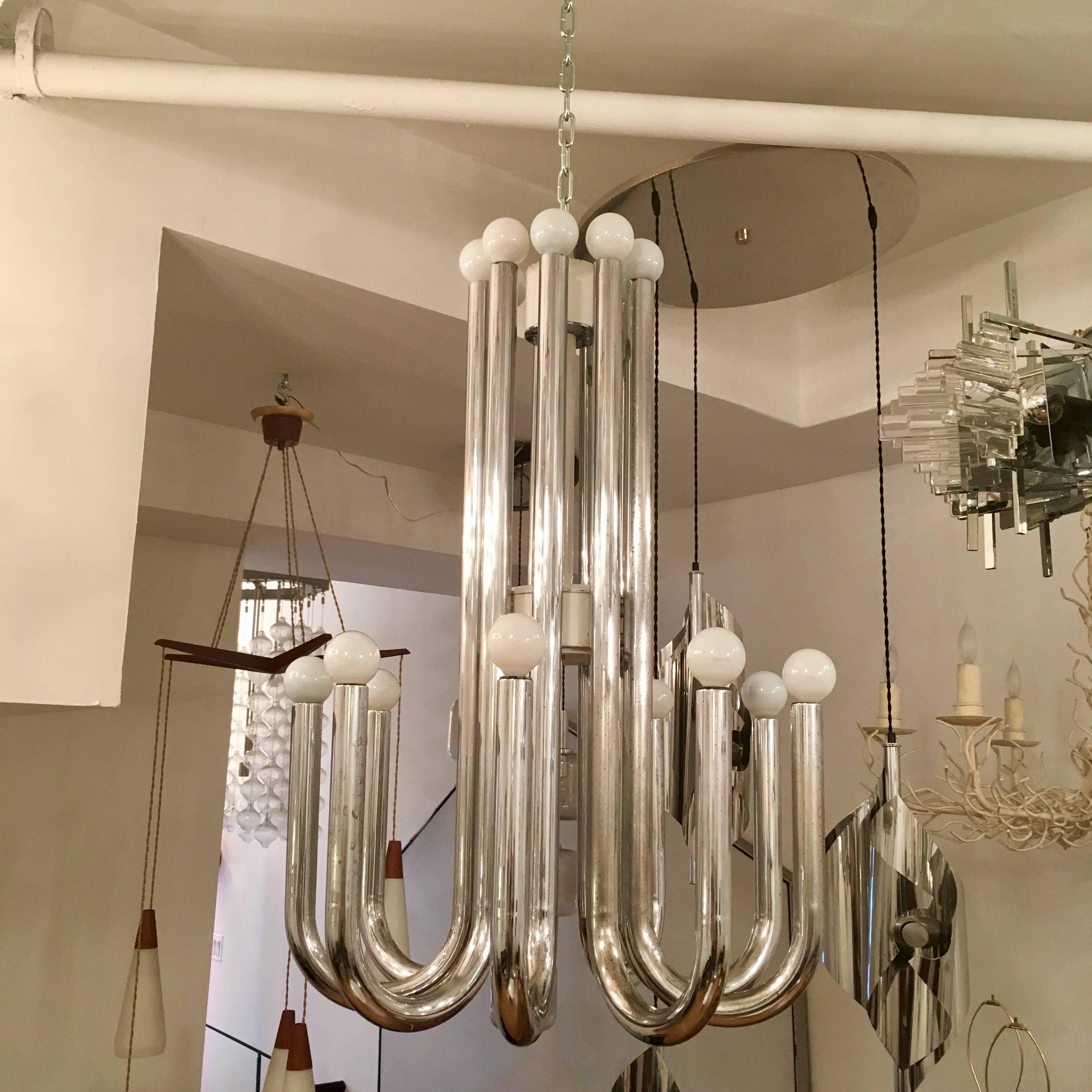 A wonderful Space Age Italian 1960s chandelier by the famed lighting company, Esperia. Newly Rewired.