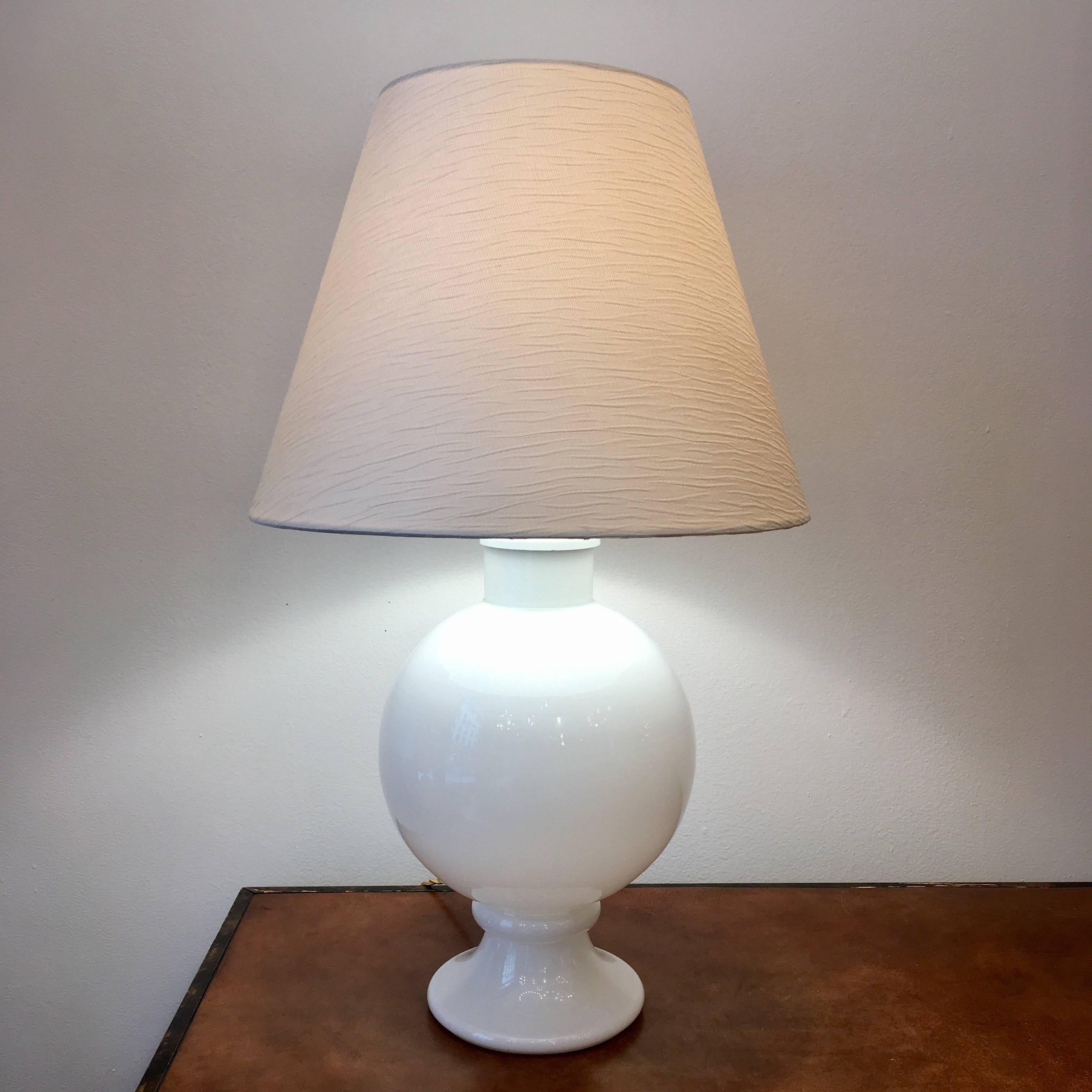 A wonderful pair of 1970s Swedish bright white glass table lamps designed by Ove Elven for Orrefors. Newly Rewired. Height to the bottom of the socket, 13.50