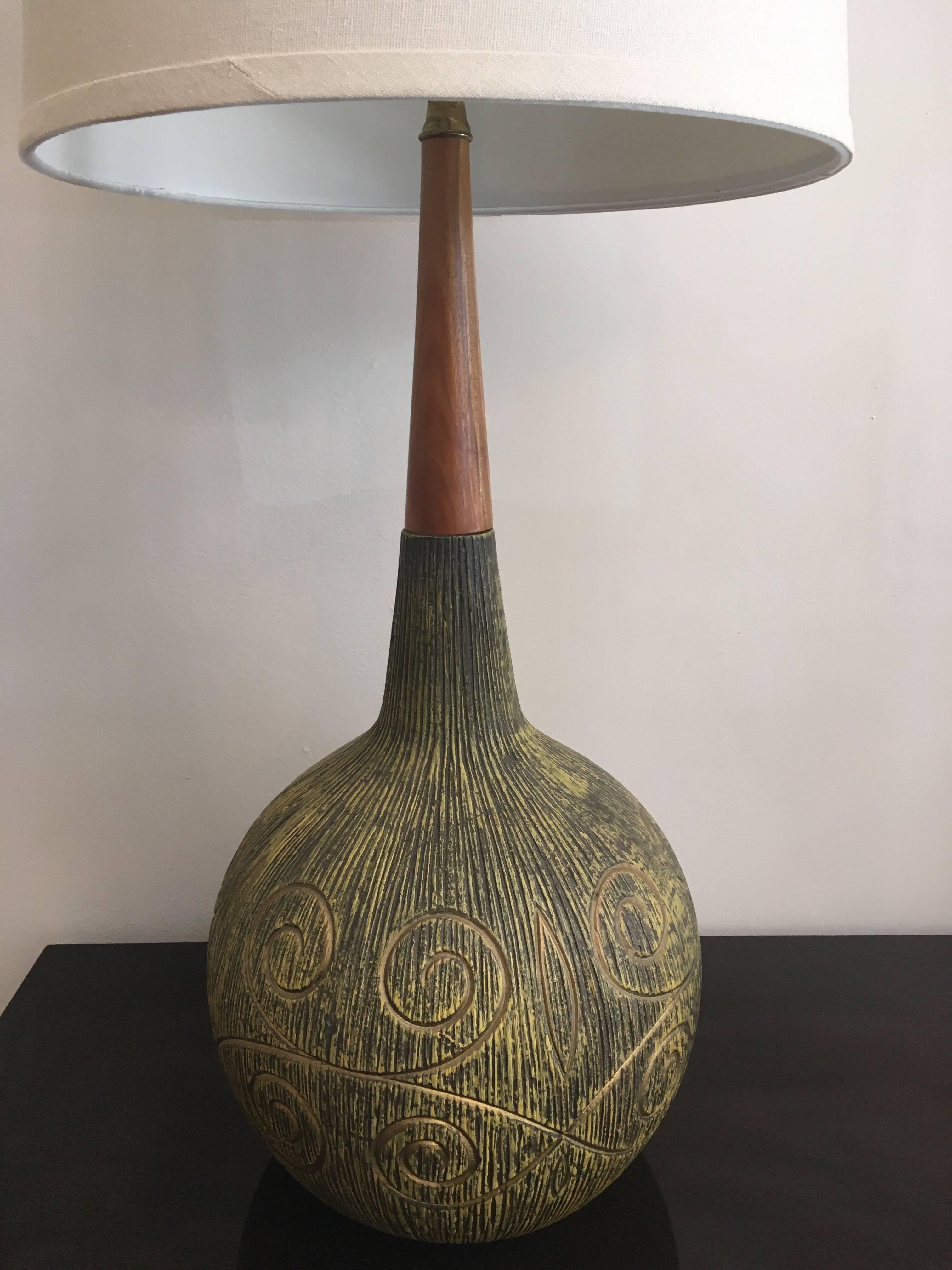 A pair of 1960s Italian art pottery table lamps with walnut necks and Sgraffito decorative design to the bodies. Newly rewired.