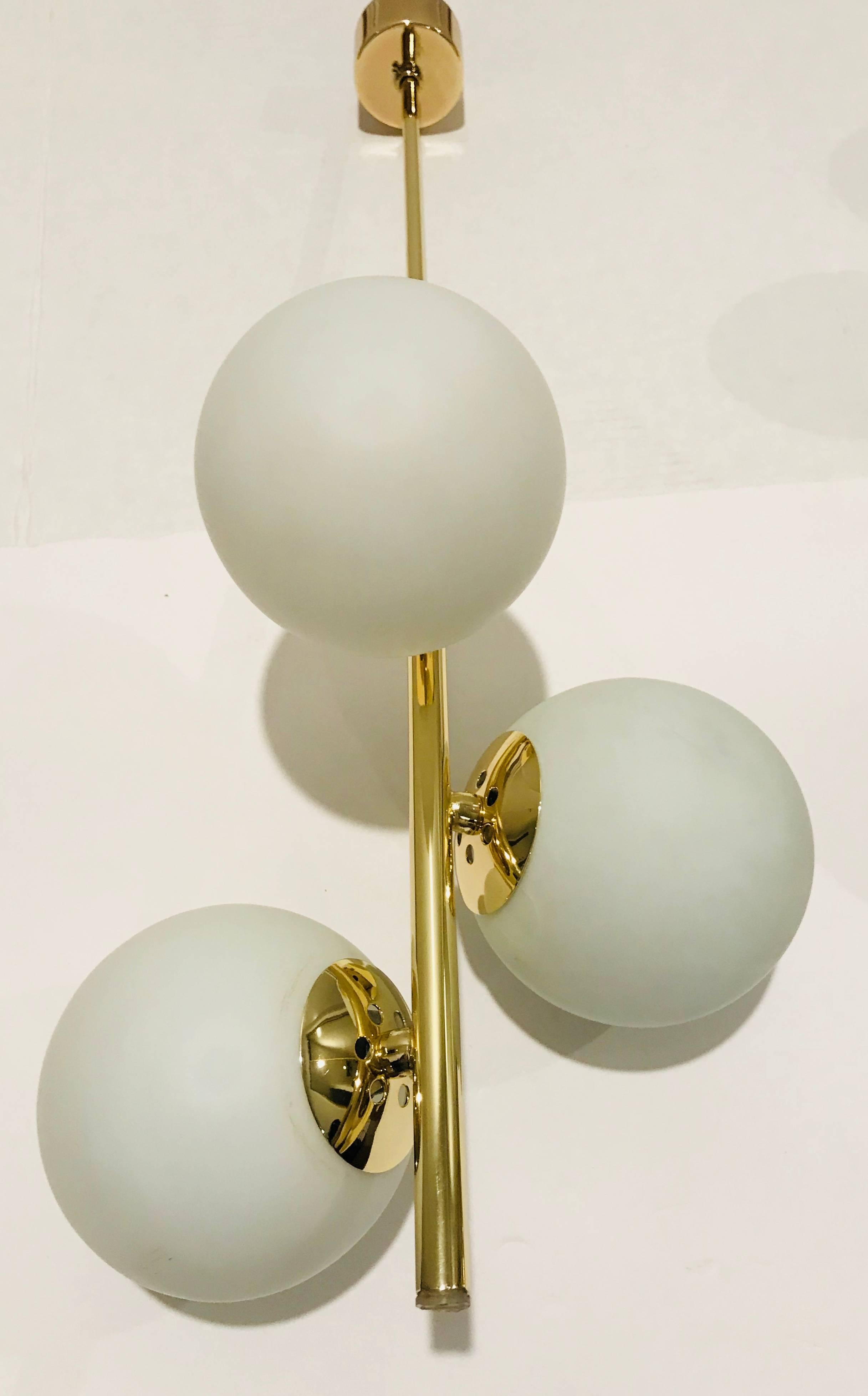 Pair of Italian 1950s Midcentury Golden Brass Three-Light Pendants Chandelier 4