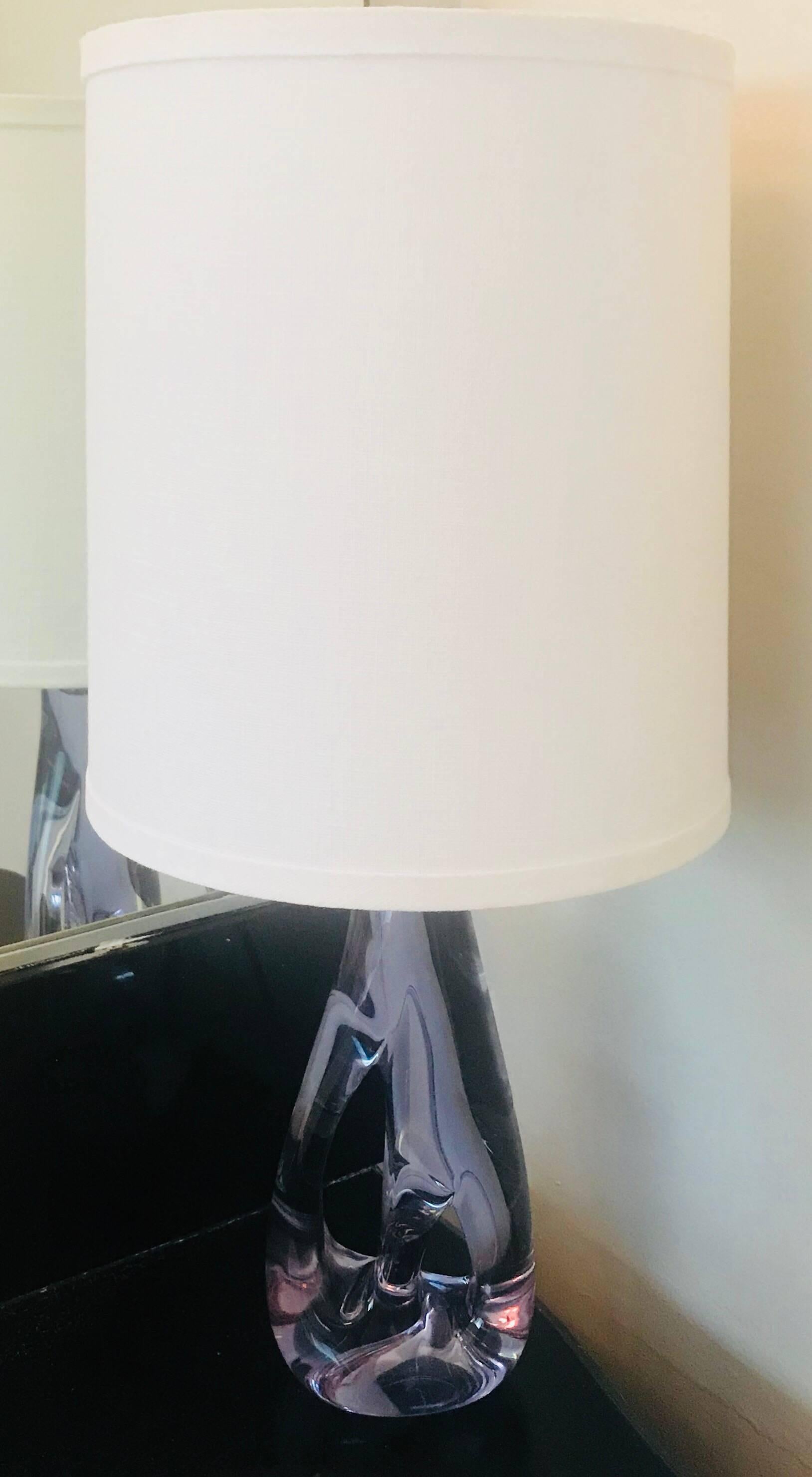 A beautiful French 1960s sculptural crystal table lamp by the famed maker, Sevres. Makers mark. Newly rewired. Shade included. The crystal appears light lavender or clear depending on the light. Newly Rewired with silk cord.

Cristallerie de Sèvres