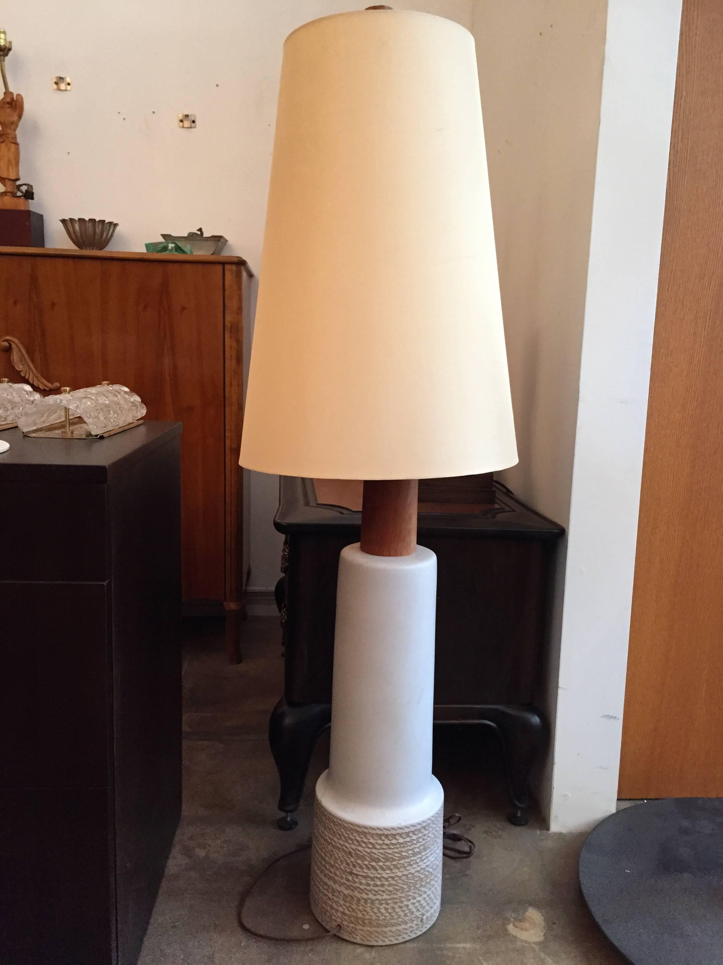 Large Floor Table Martz Art Pottery Mid-Century Modern Table Lamp In Excellent Condition In New York, NY