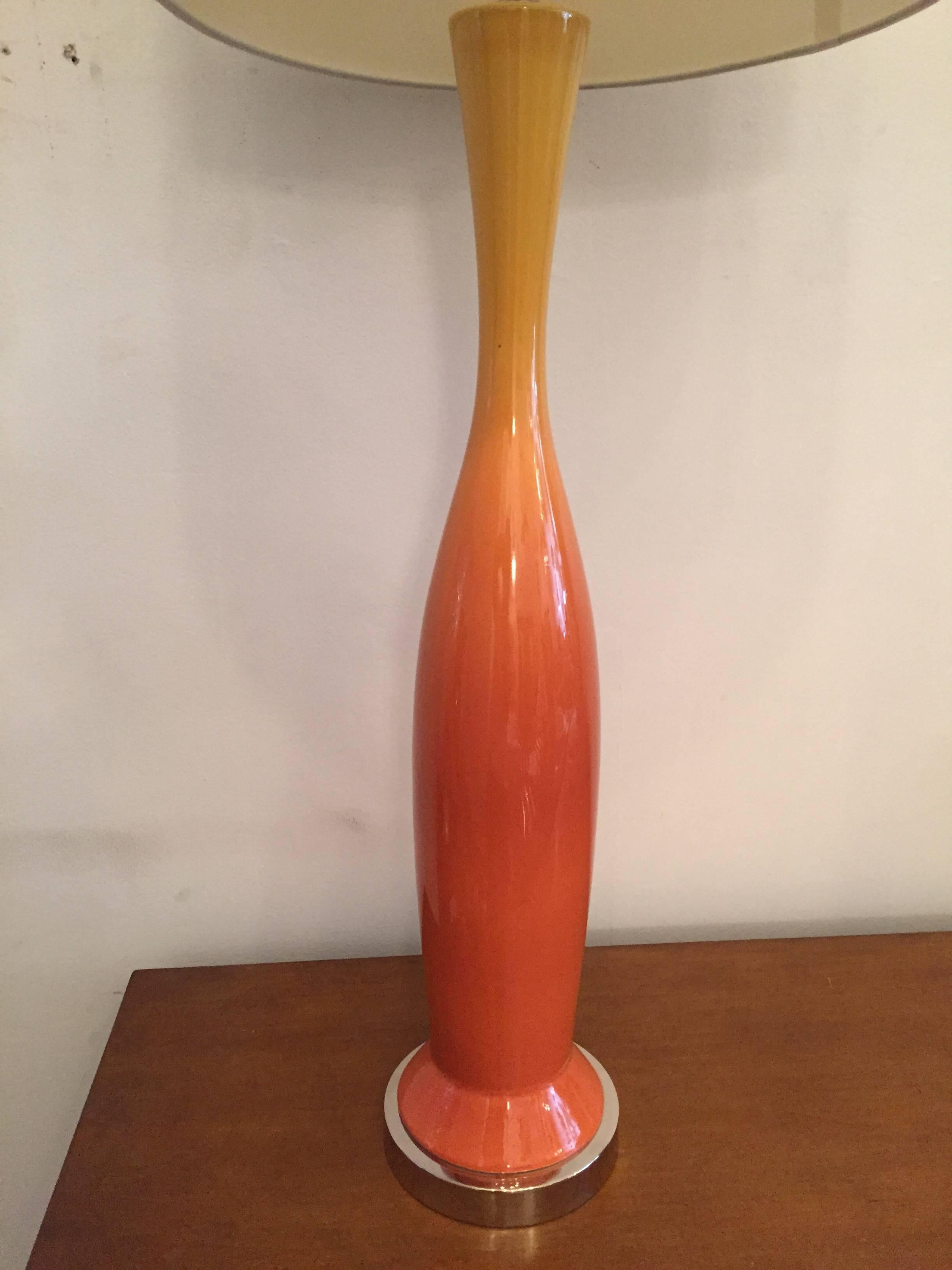 Mid-Century moderno Coppia di lampade da tavolo alte in ceramica d'arte italiana del 1960 in vendita
