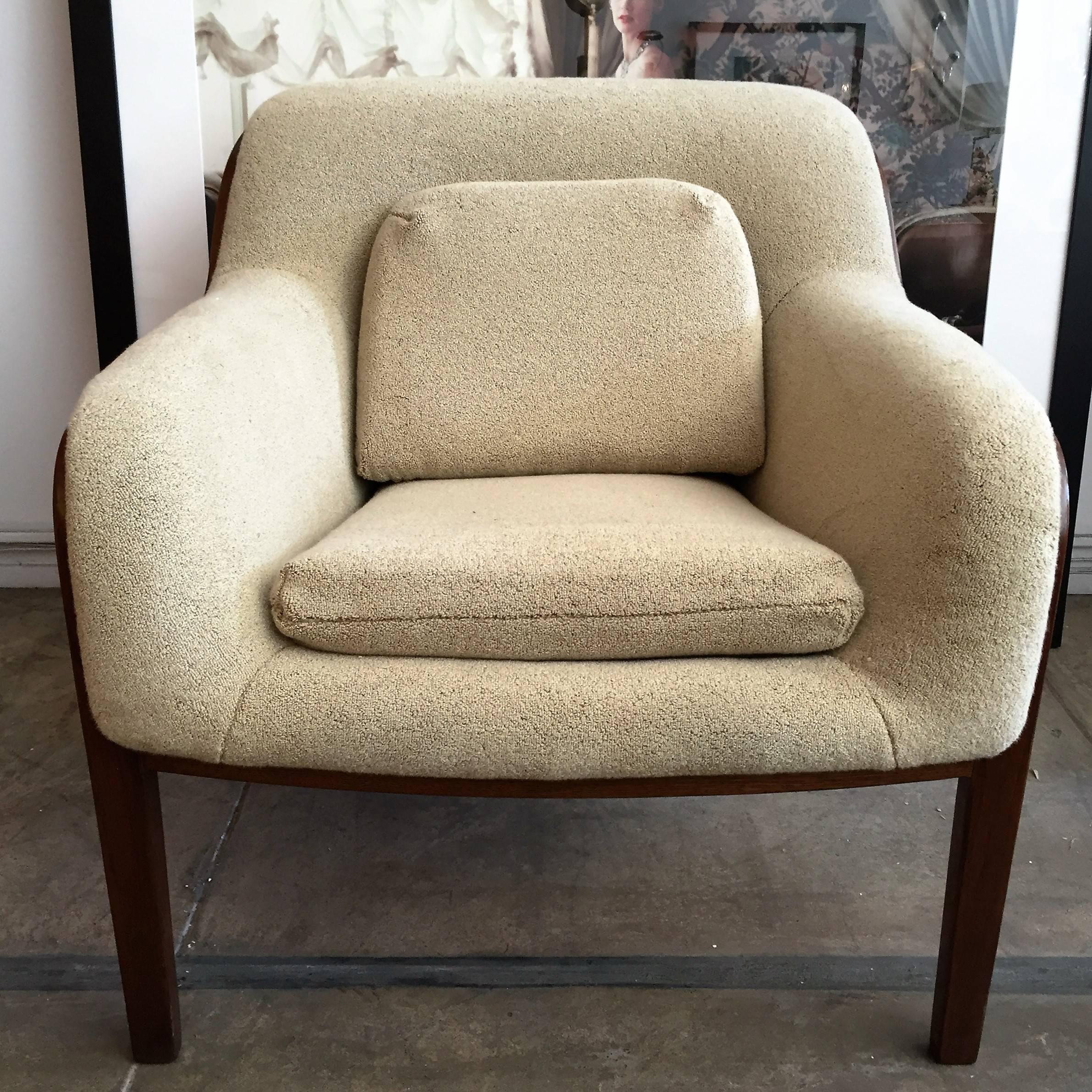 An original pair of cream bouclé upholstered bent walnut lounge chairs designed by Bill Stephens for Knoll.

 