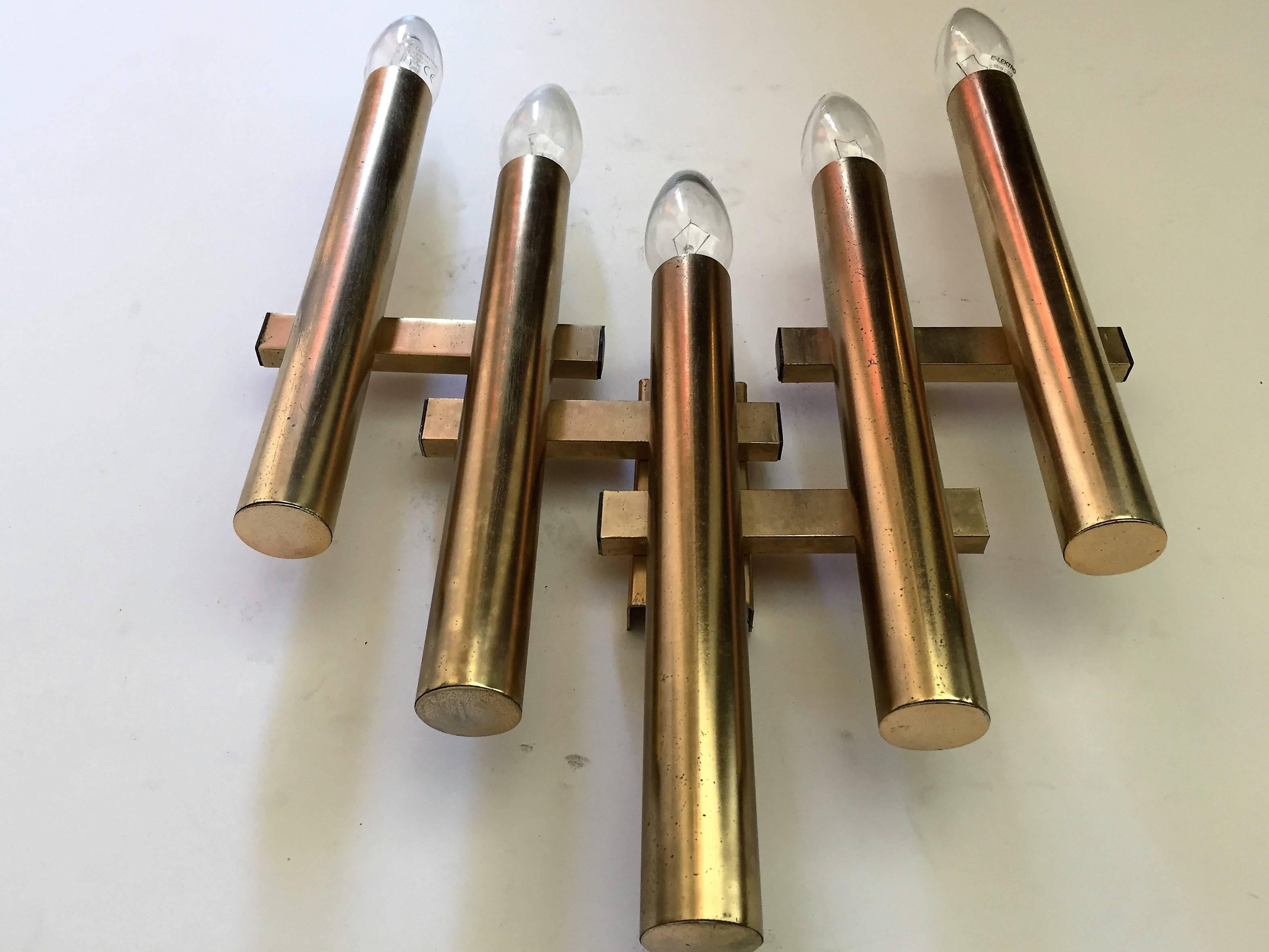 Large Pair of Italian Sciolari Brass Wall Lights In Excellent Condition For Sale In New York, NY