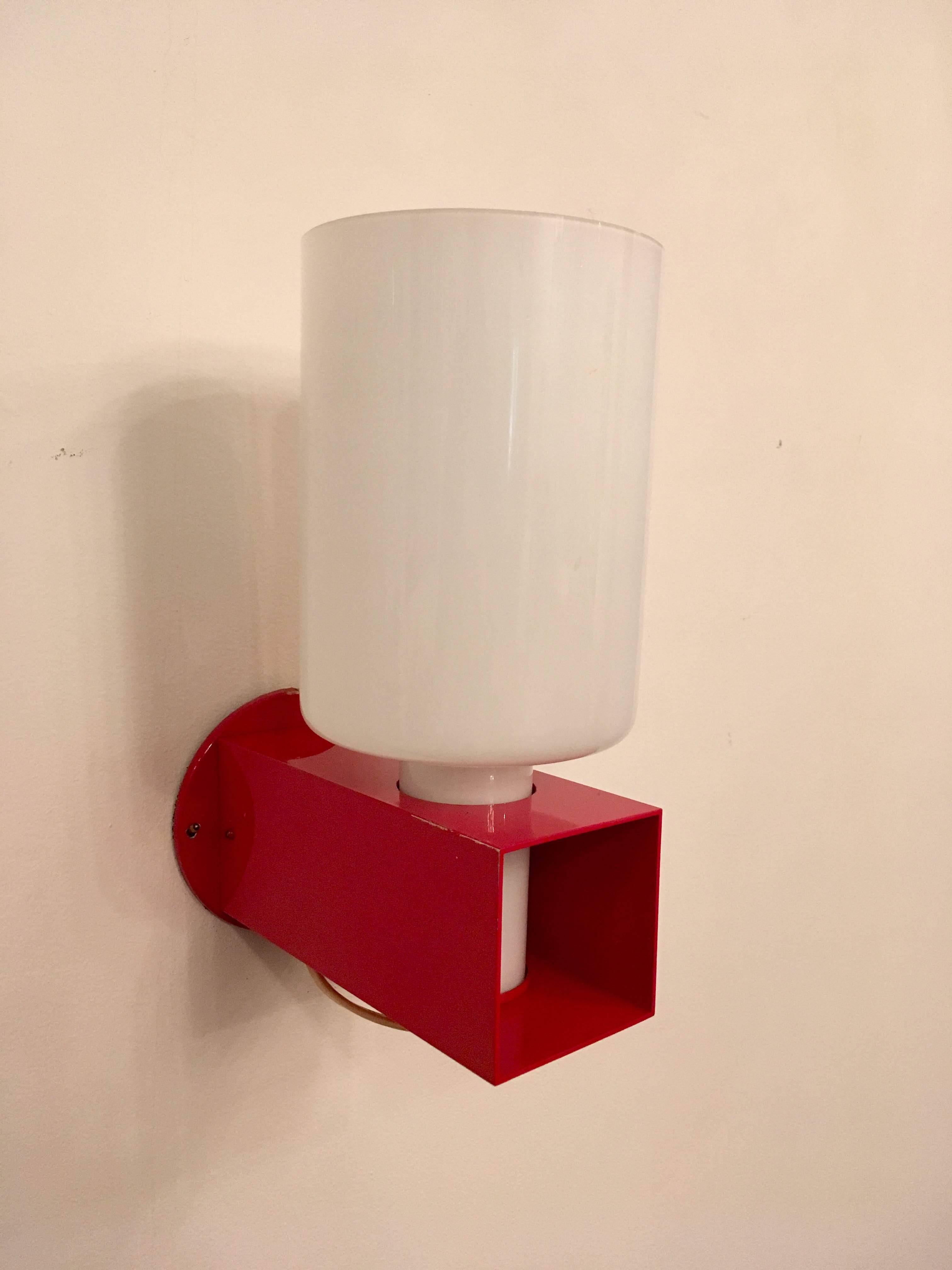 Pair of Italian 1980s Modernist Wall Lights In Excellent Condition In New York, NY